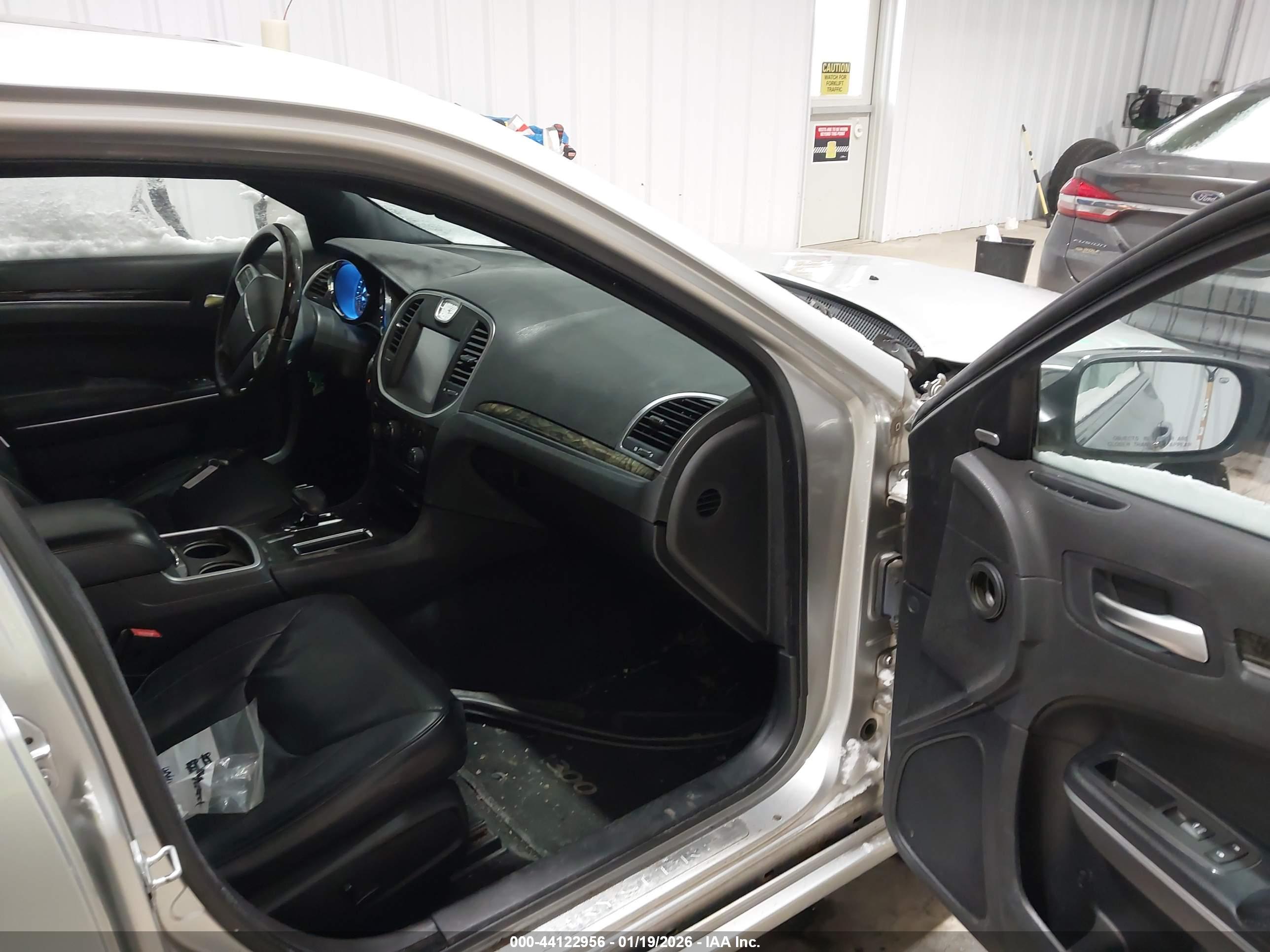 CHRYSLER 300 image 5