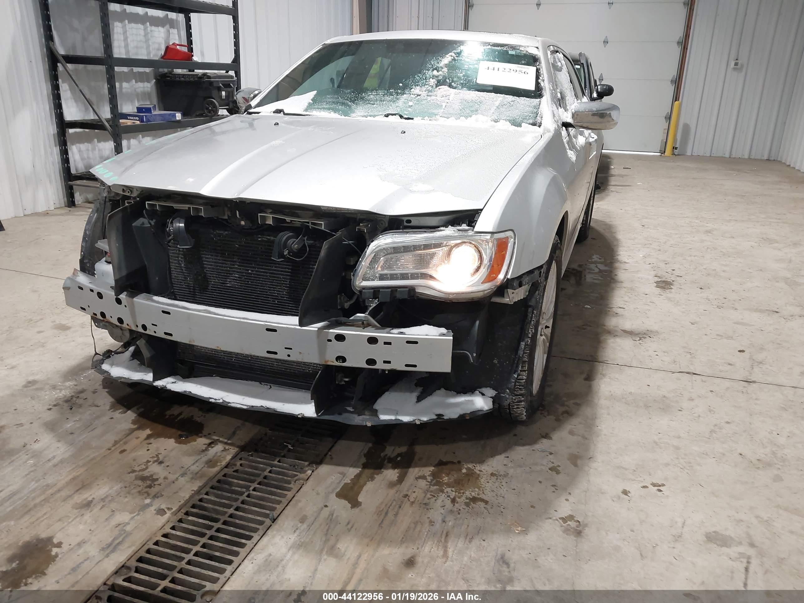 CHRYSLER 300 image 6