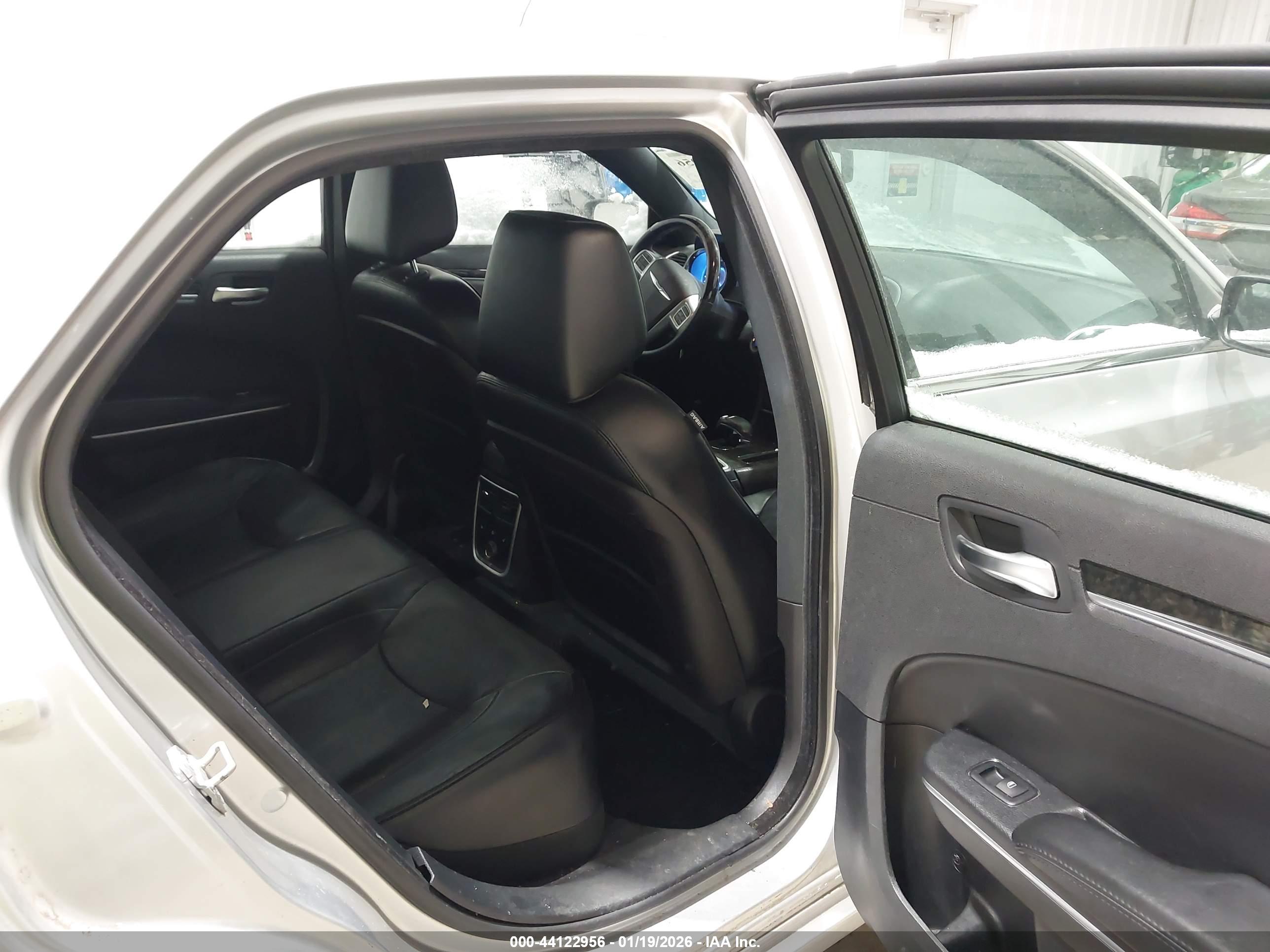 CHRYSLER 300 image 8