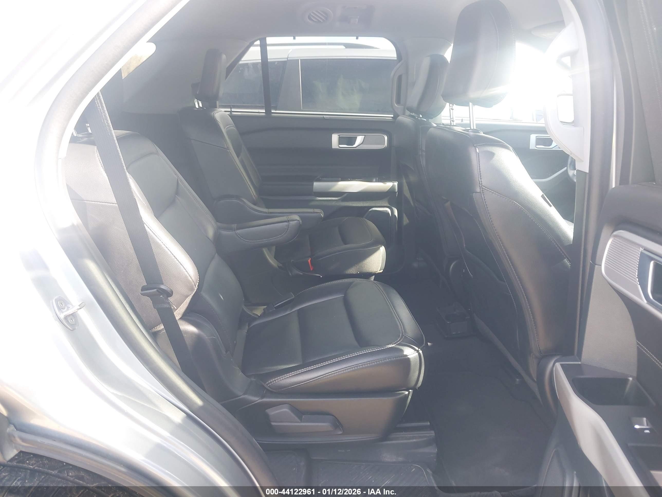 FORD EXPLORER image 8