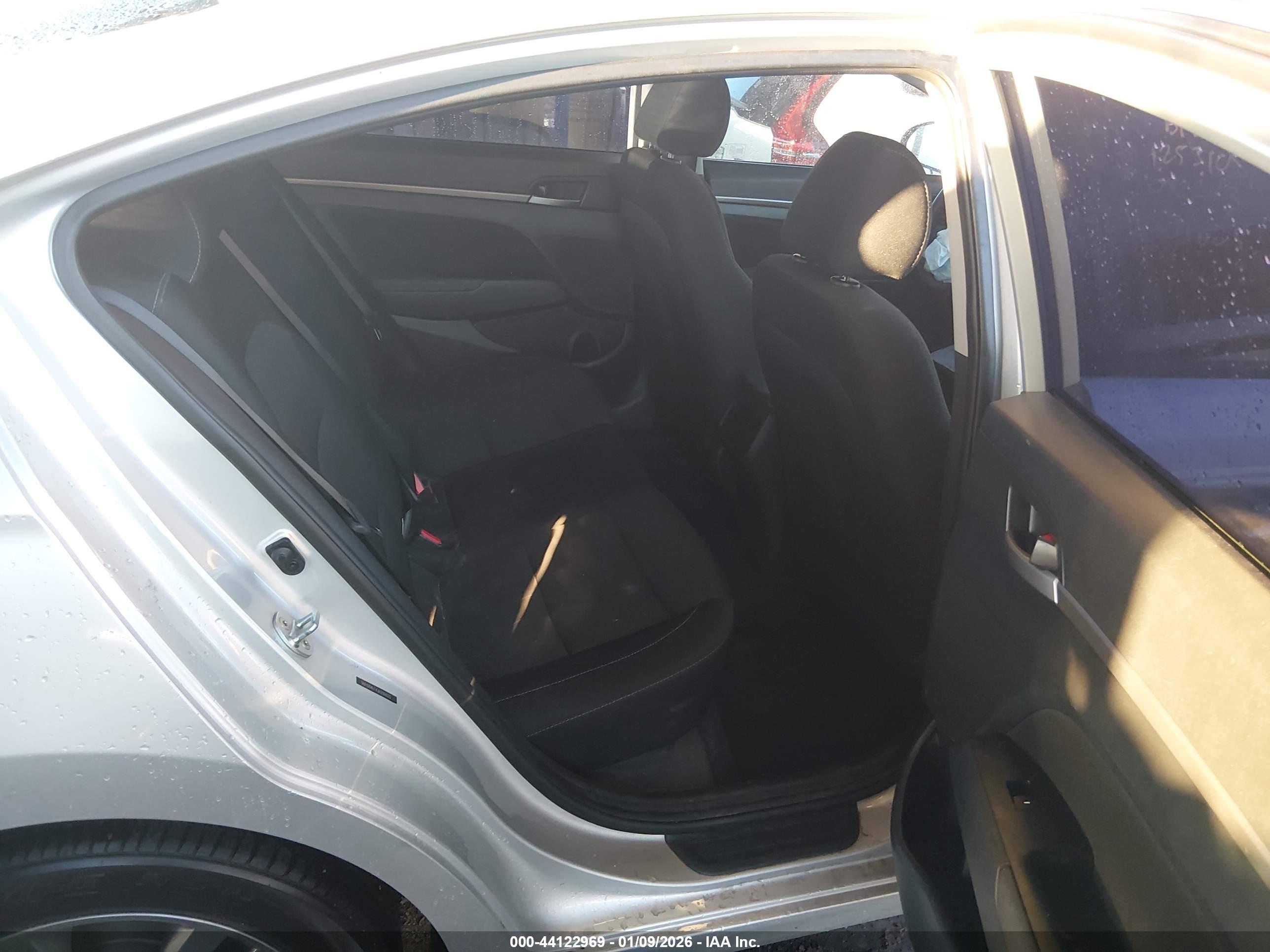 HYUNDAI ELANTRA image 8