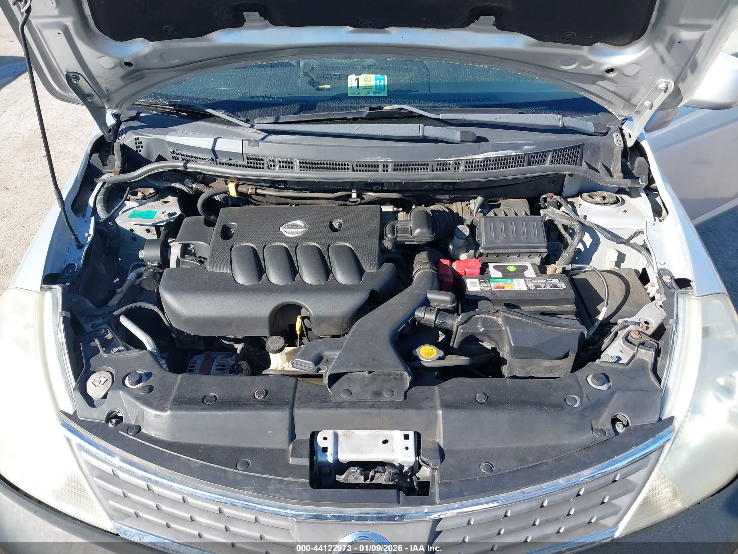 NISSAN VERSA image 10