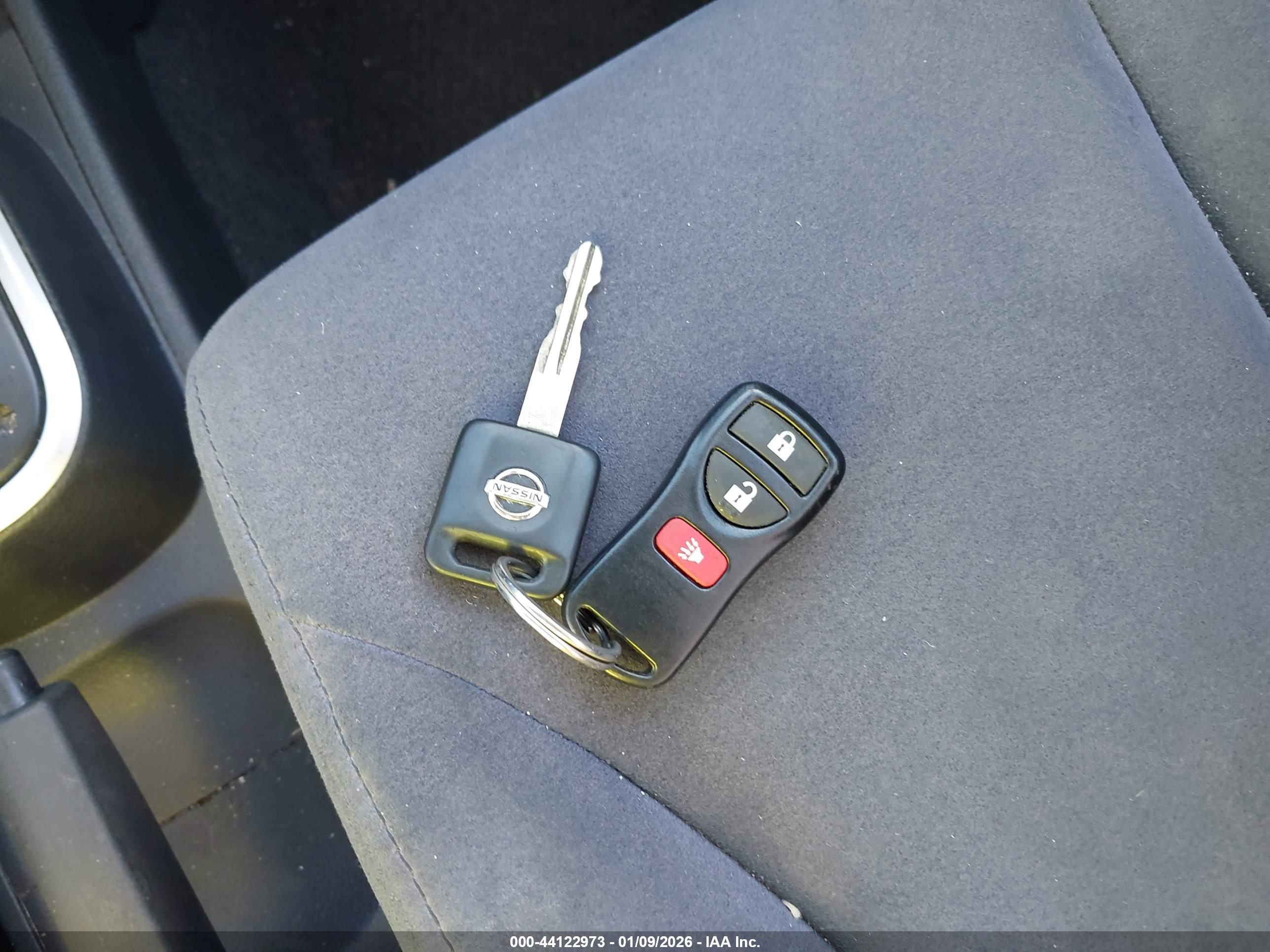 NISSAN VERSA image 11