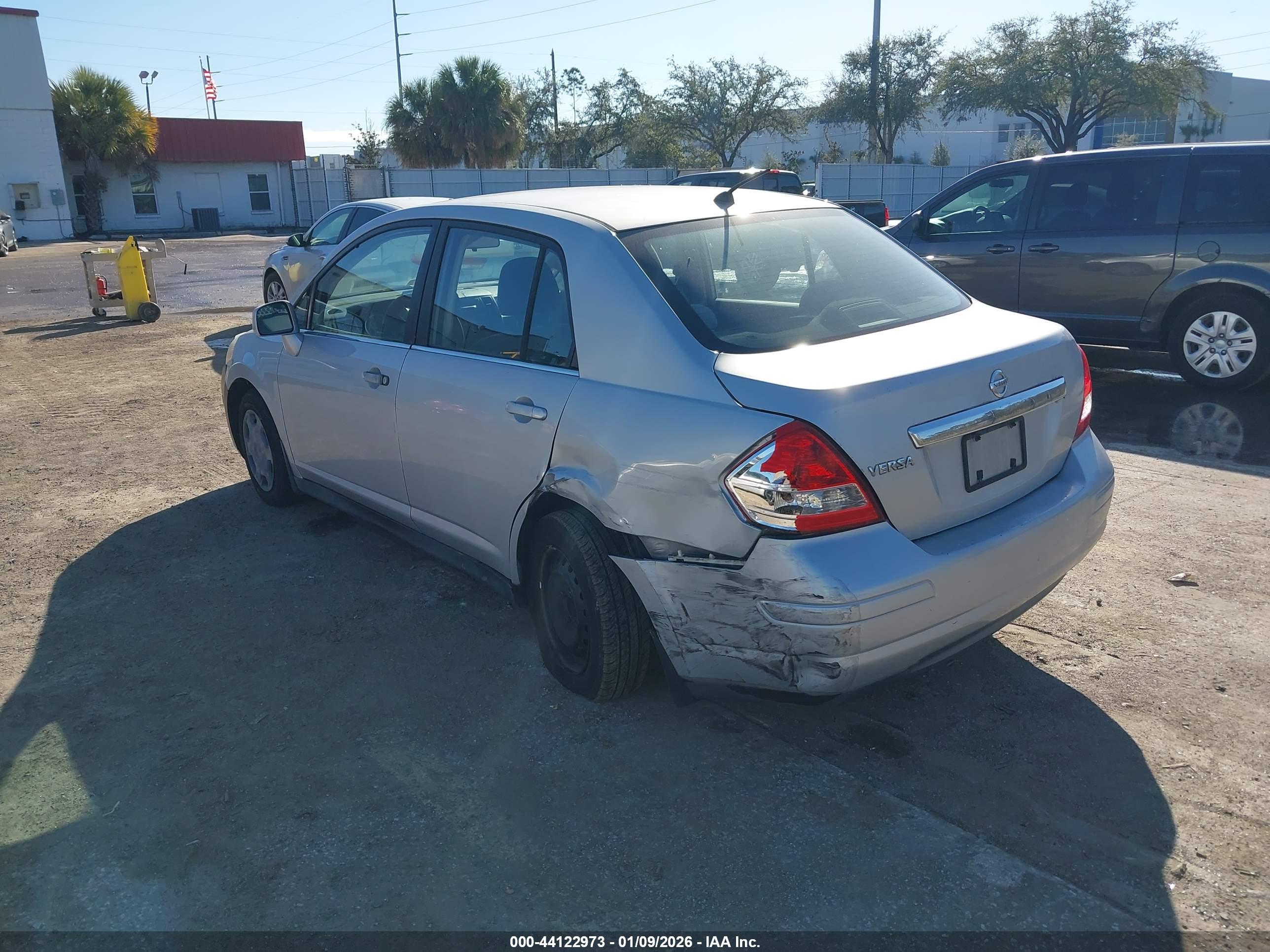 NISSAN VERSA image 3