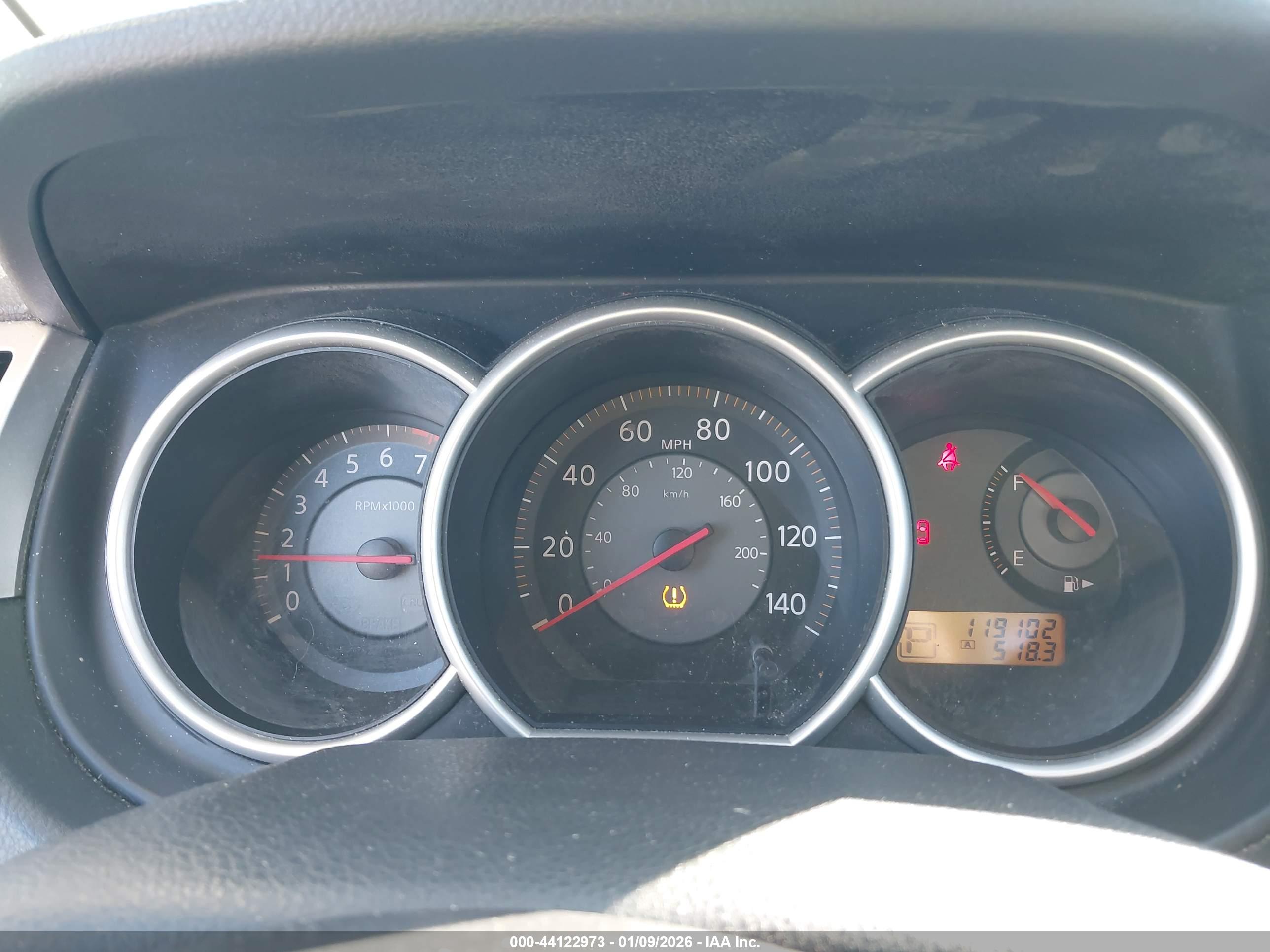 NISSAN VERSA image 7