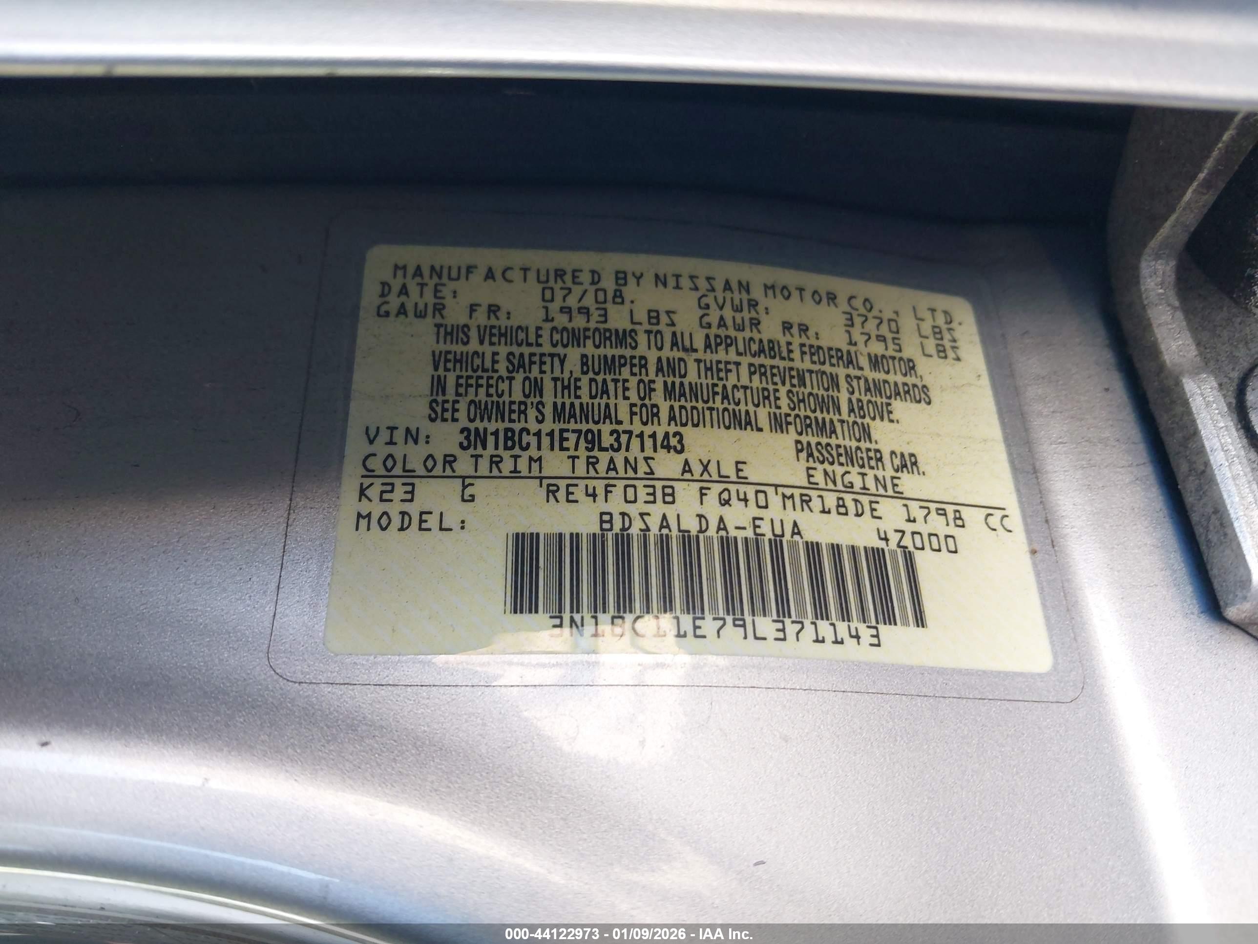 NISSAN VERSA image 9
