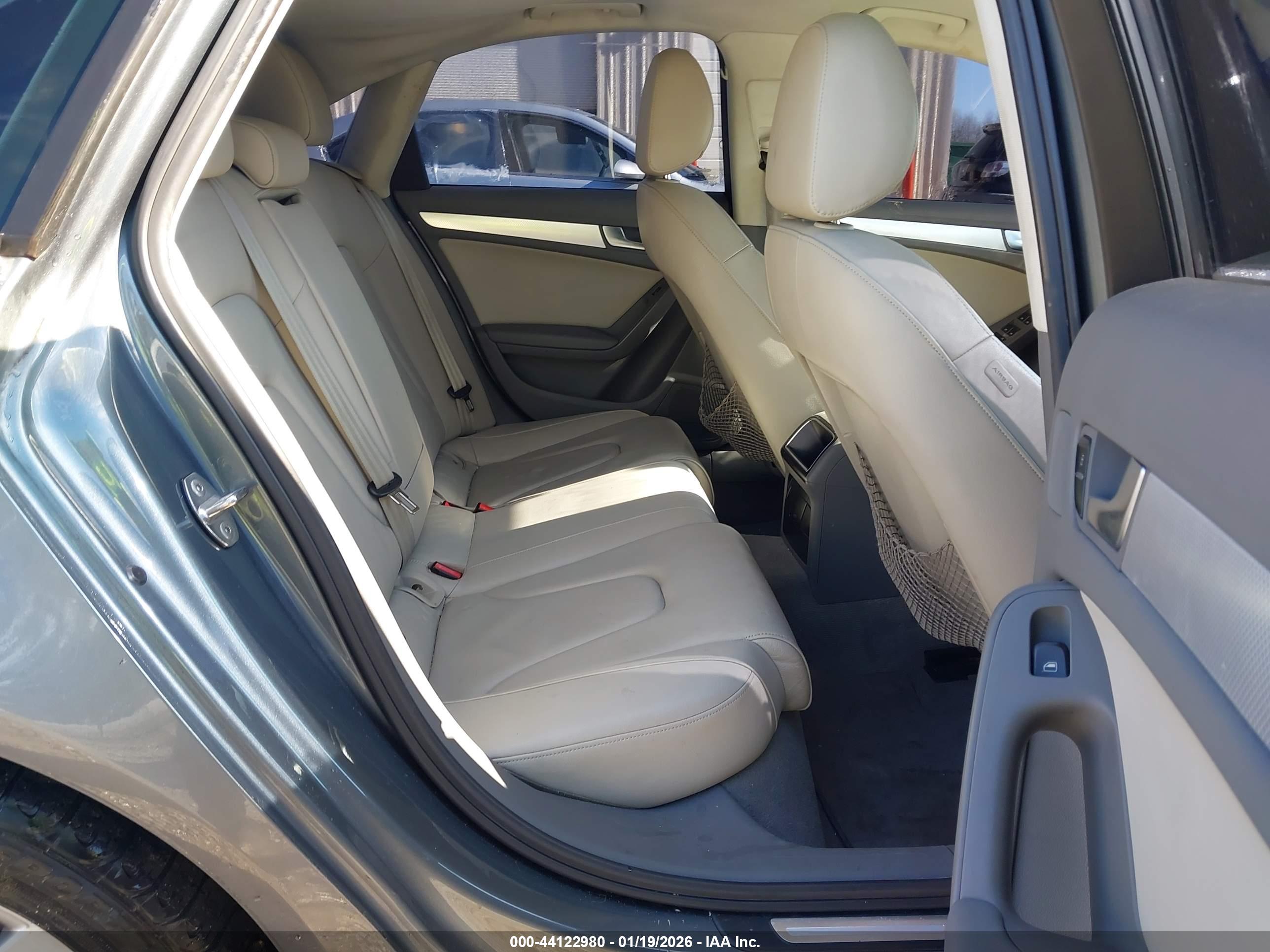 AUDI A4 image 8