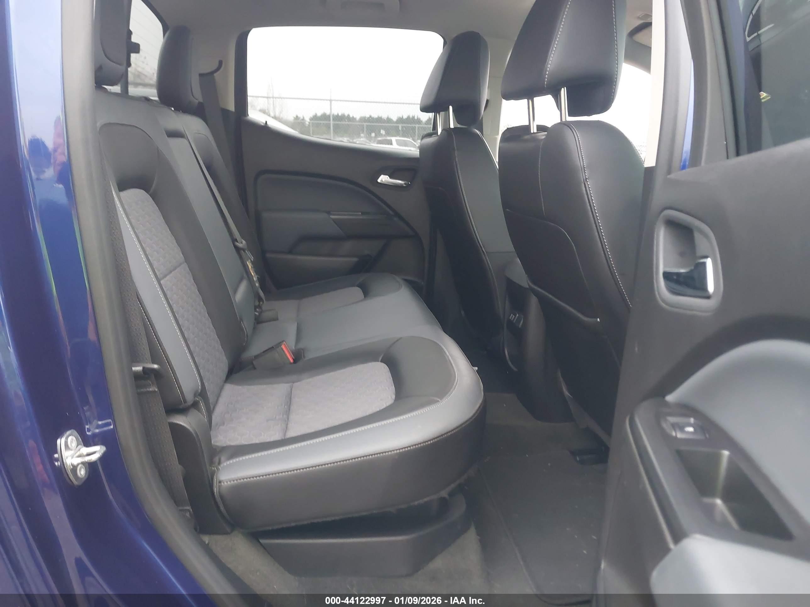CHEVROLET COLORADO image 8