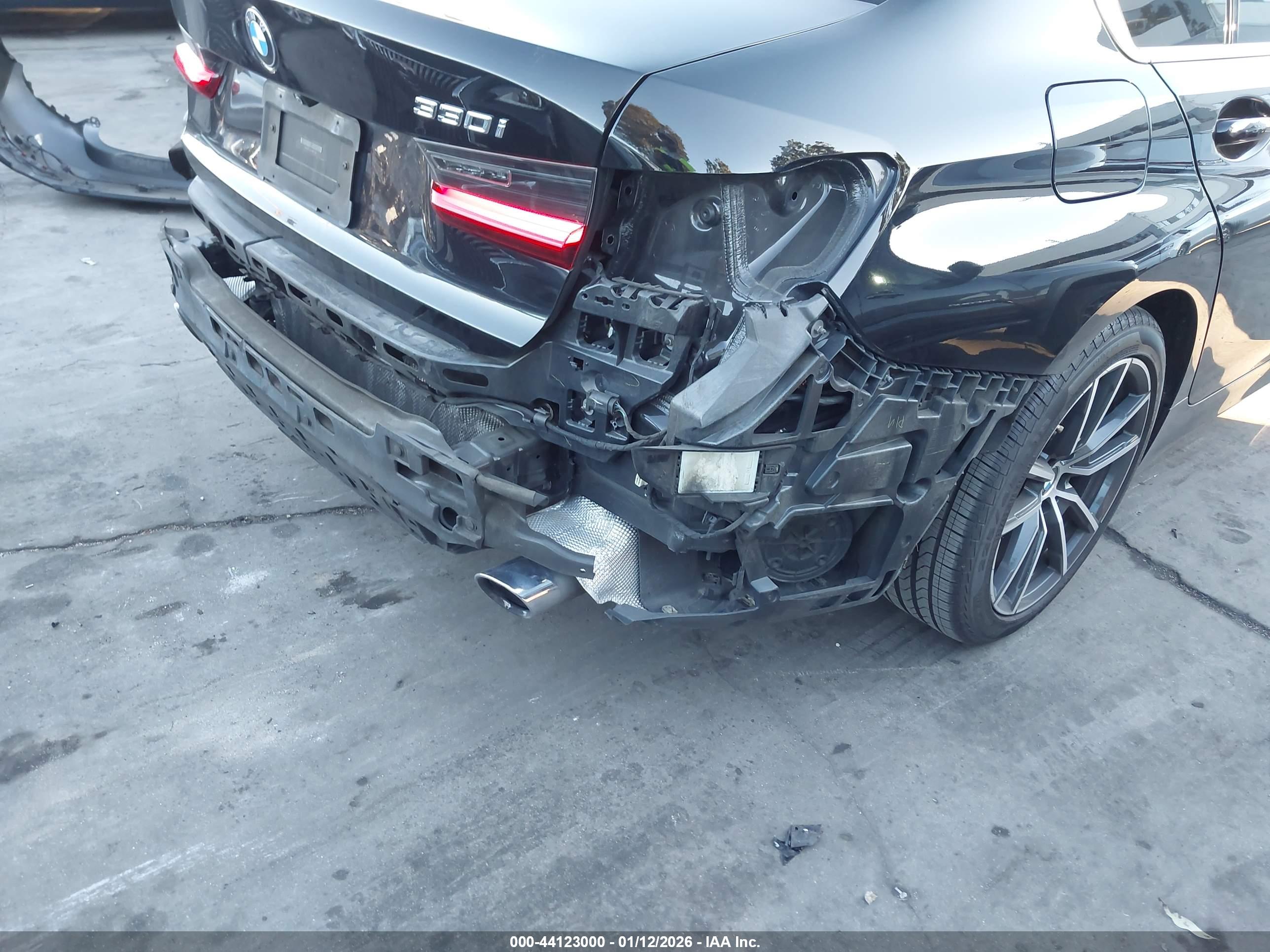 BMW 330I image 6