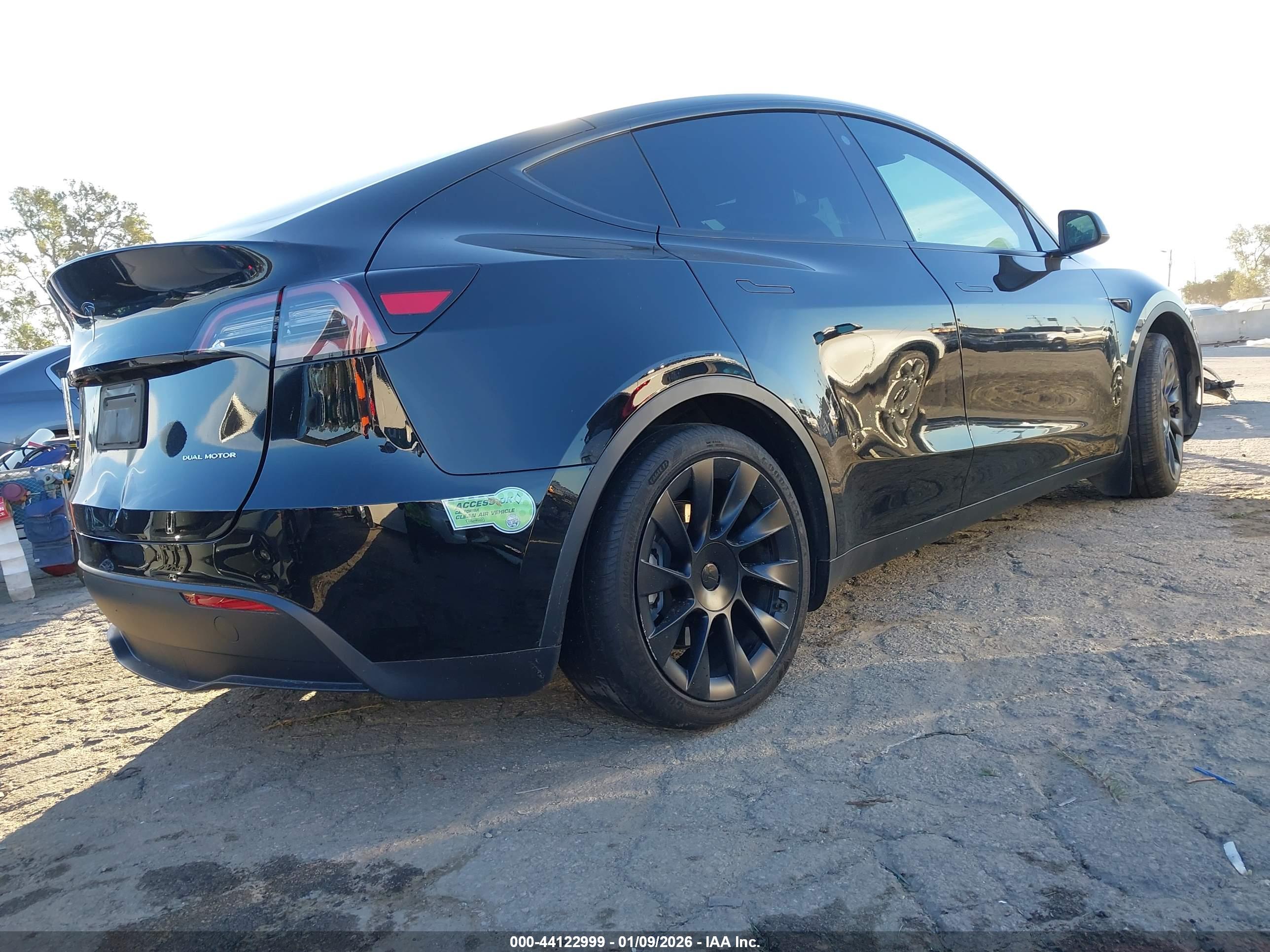 TESLA MODEL image 4