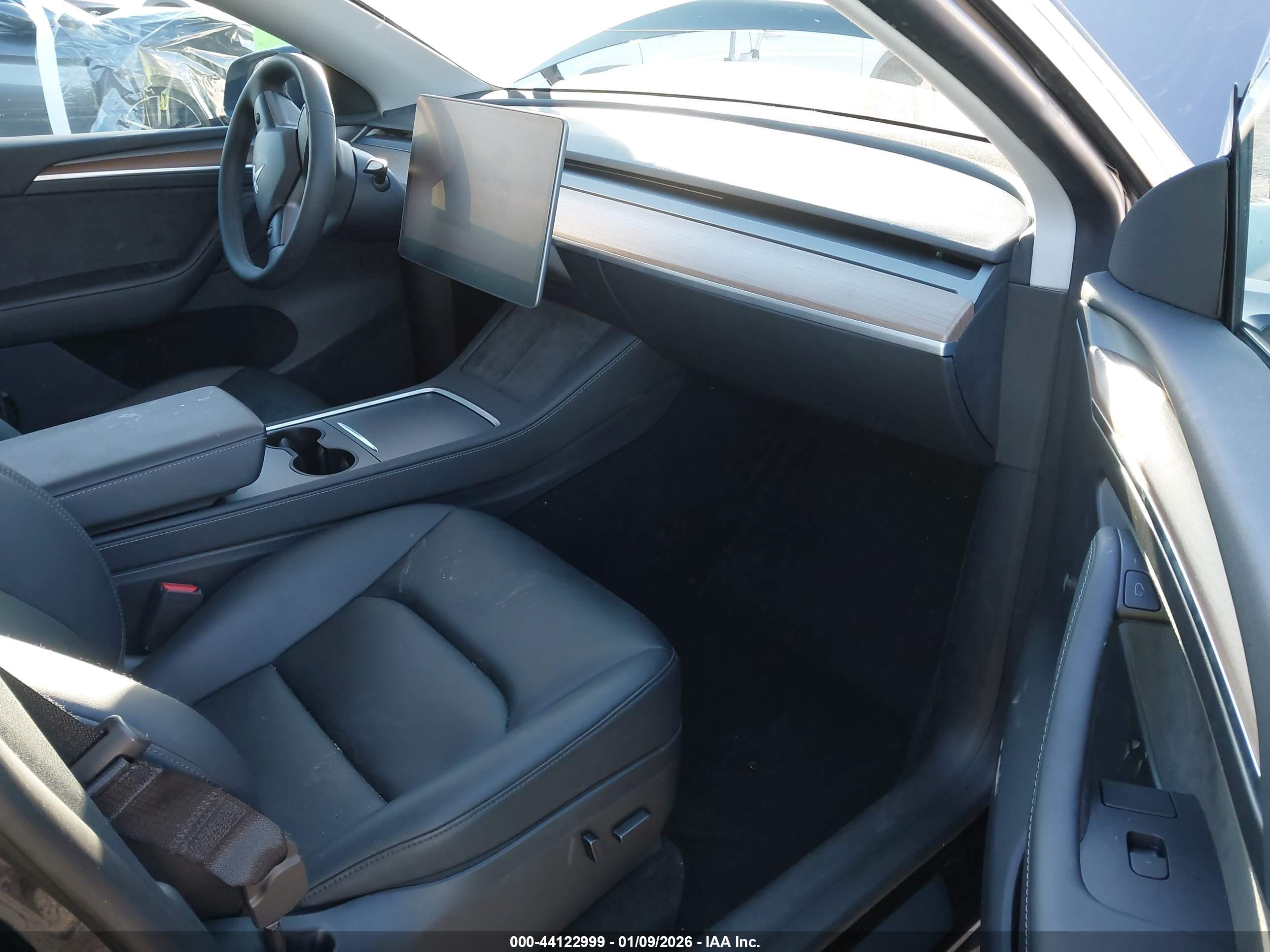 TESLA MODEL image 5