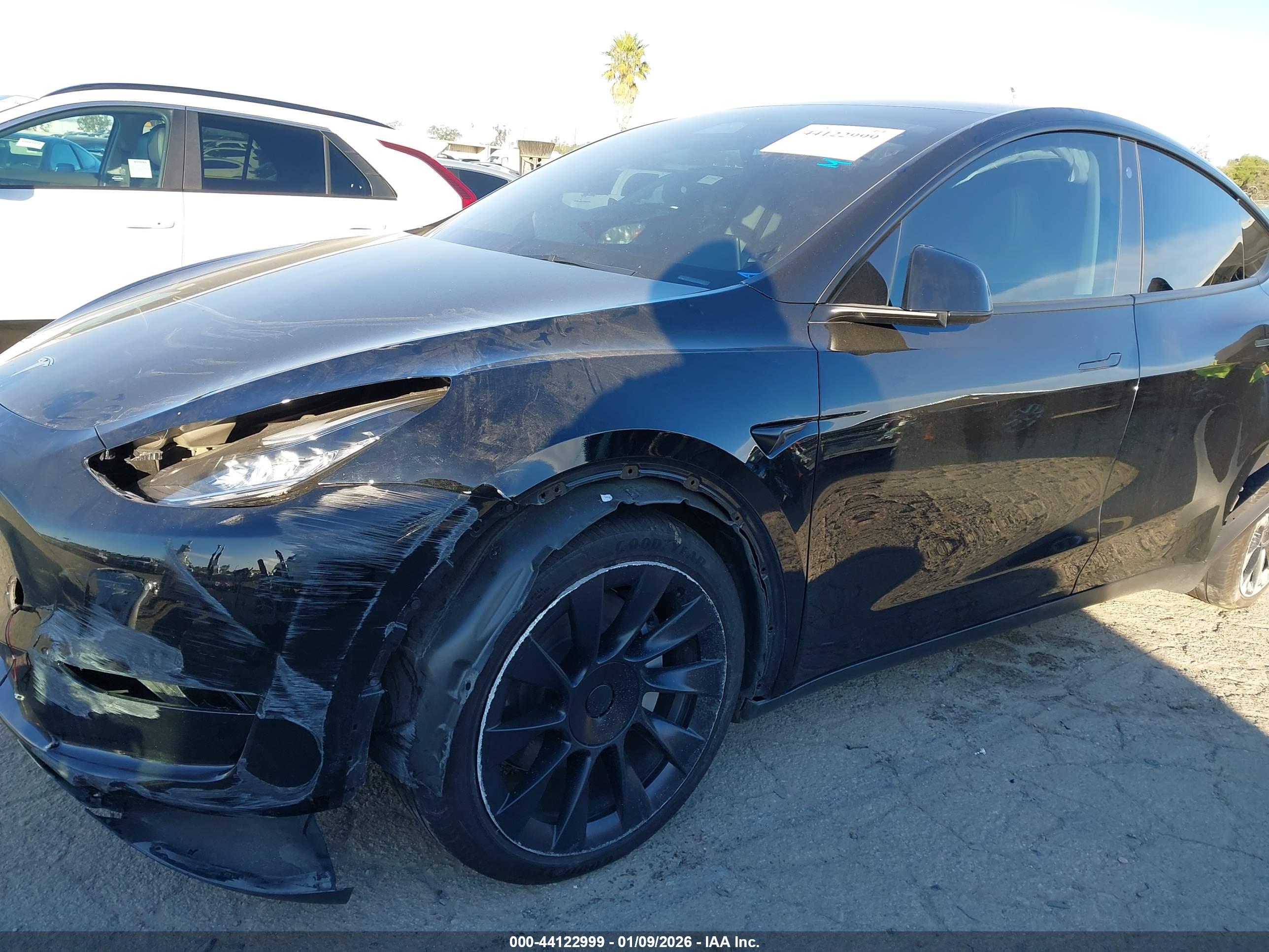 TESLA MODEL image 6