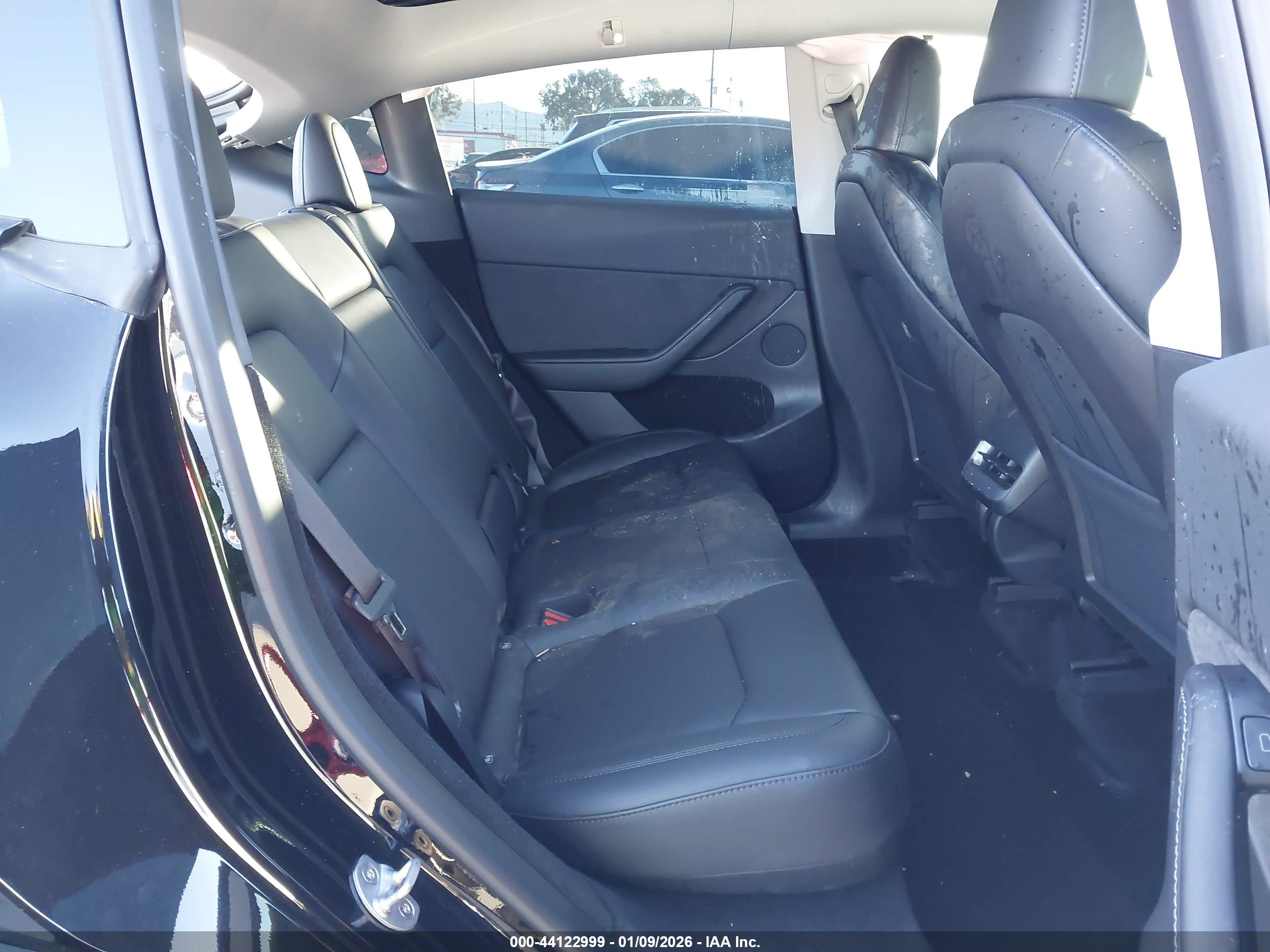 TESLA MODEL image 8