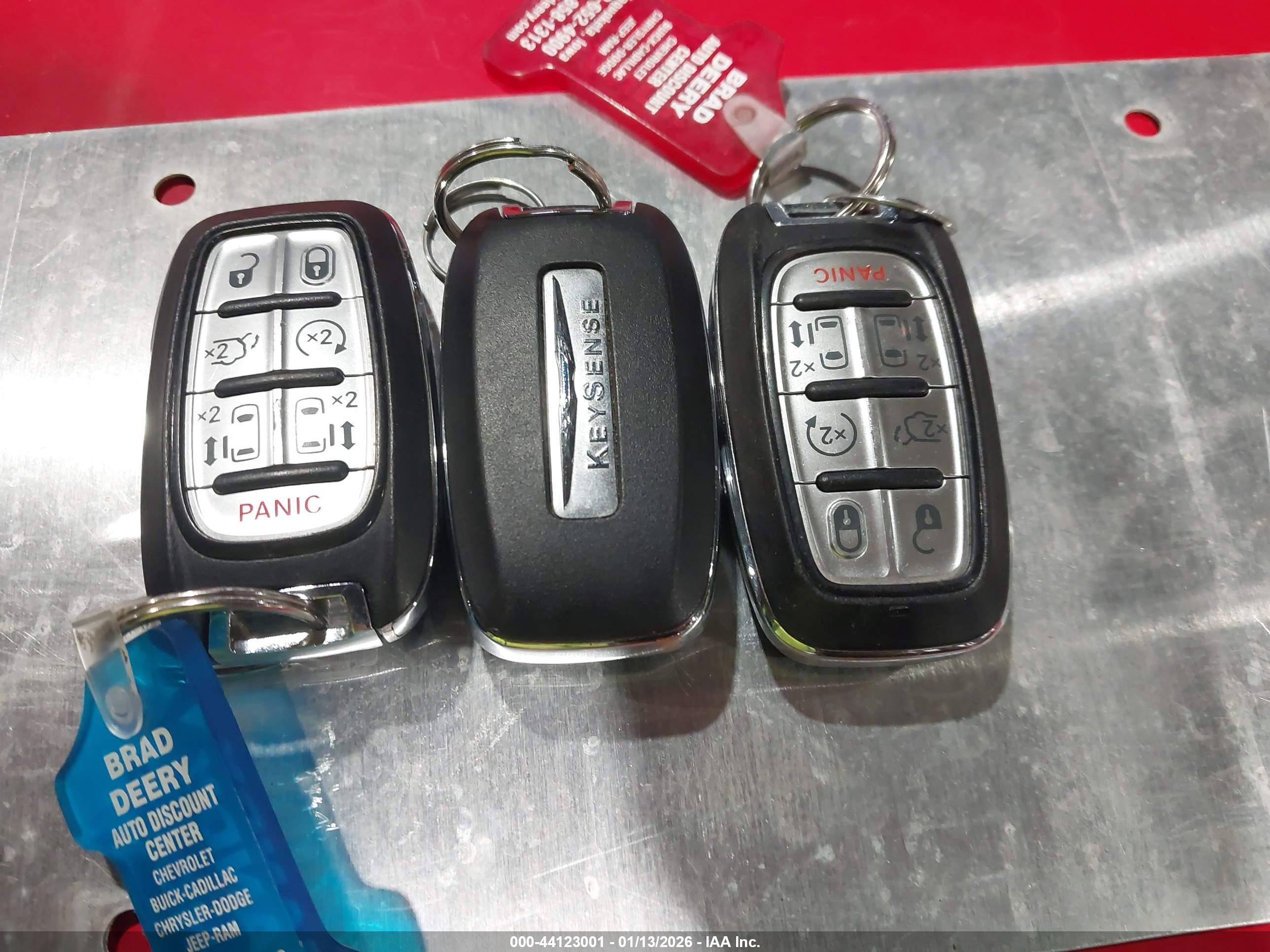 CHRYSLER PACIFICA image 11