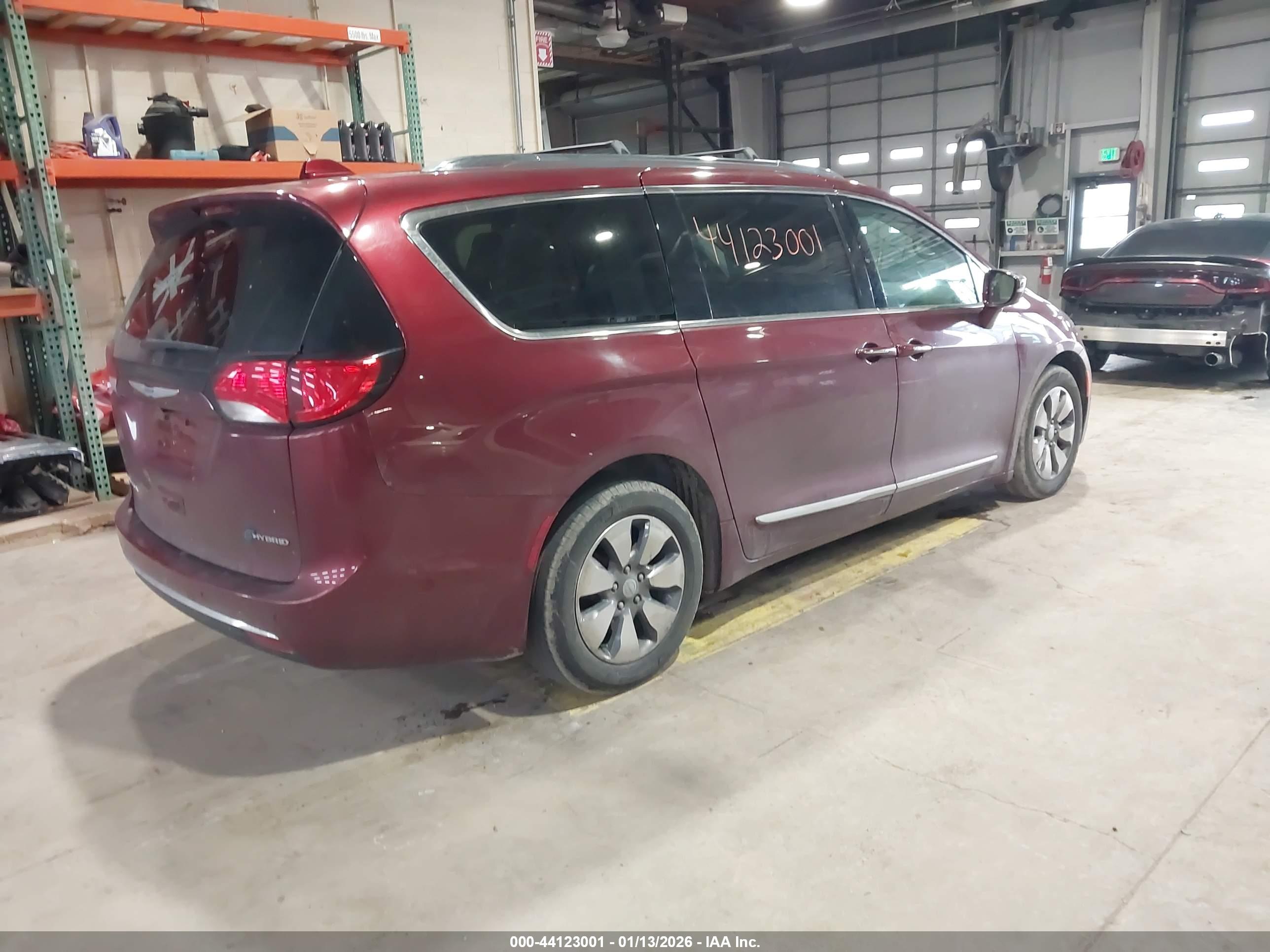 CHRYSLER PACIFICA image 4