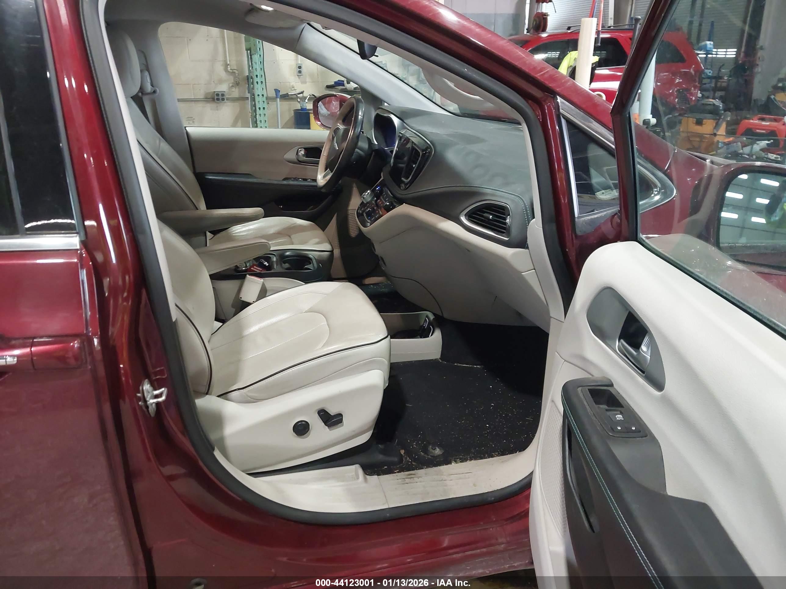 CHRYSLER PACIFICA image 5