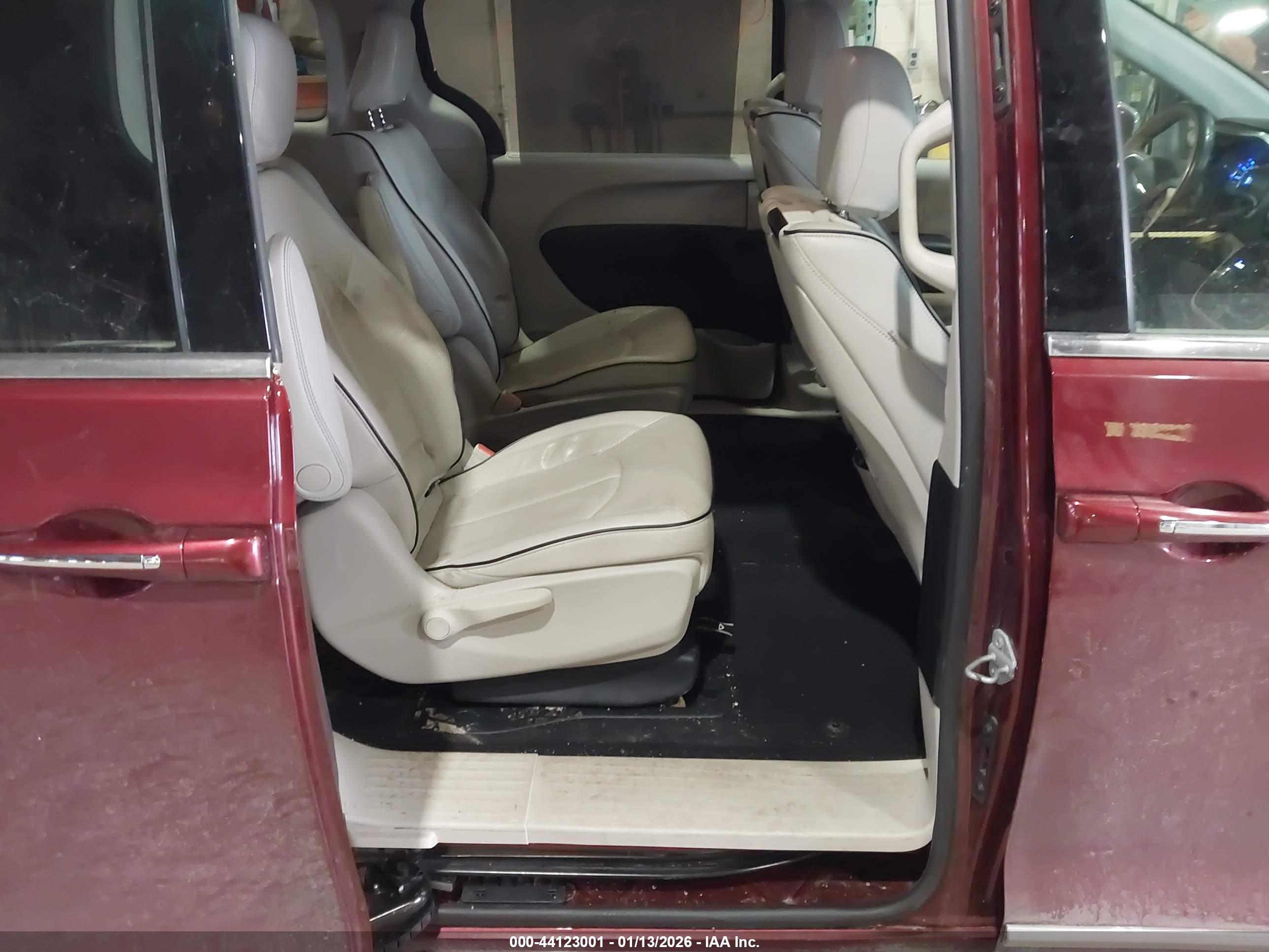 CHRYSLER PACIFICA image 8