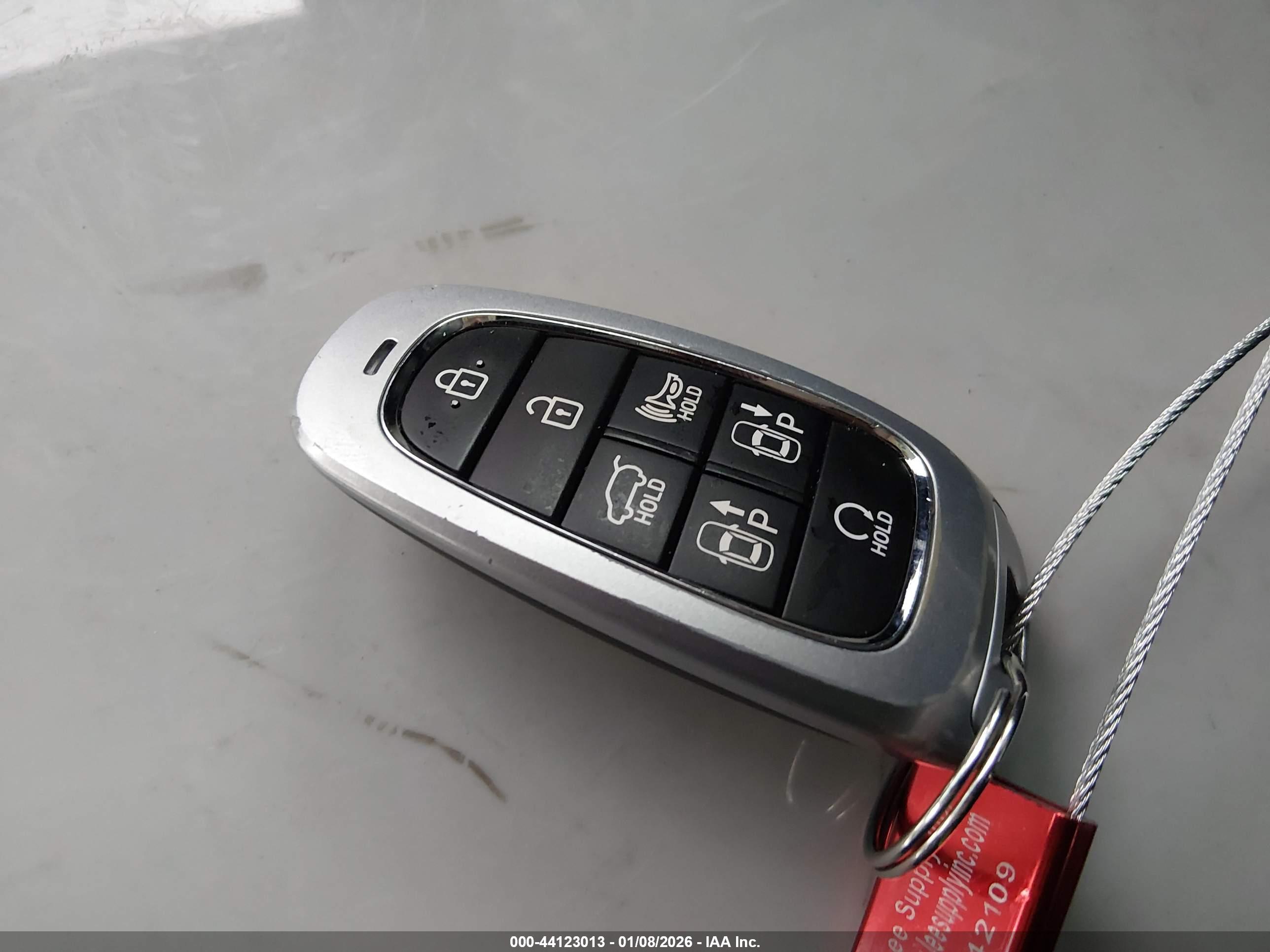 HYUNDAI SANTA image 11