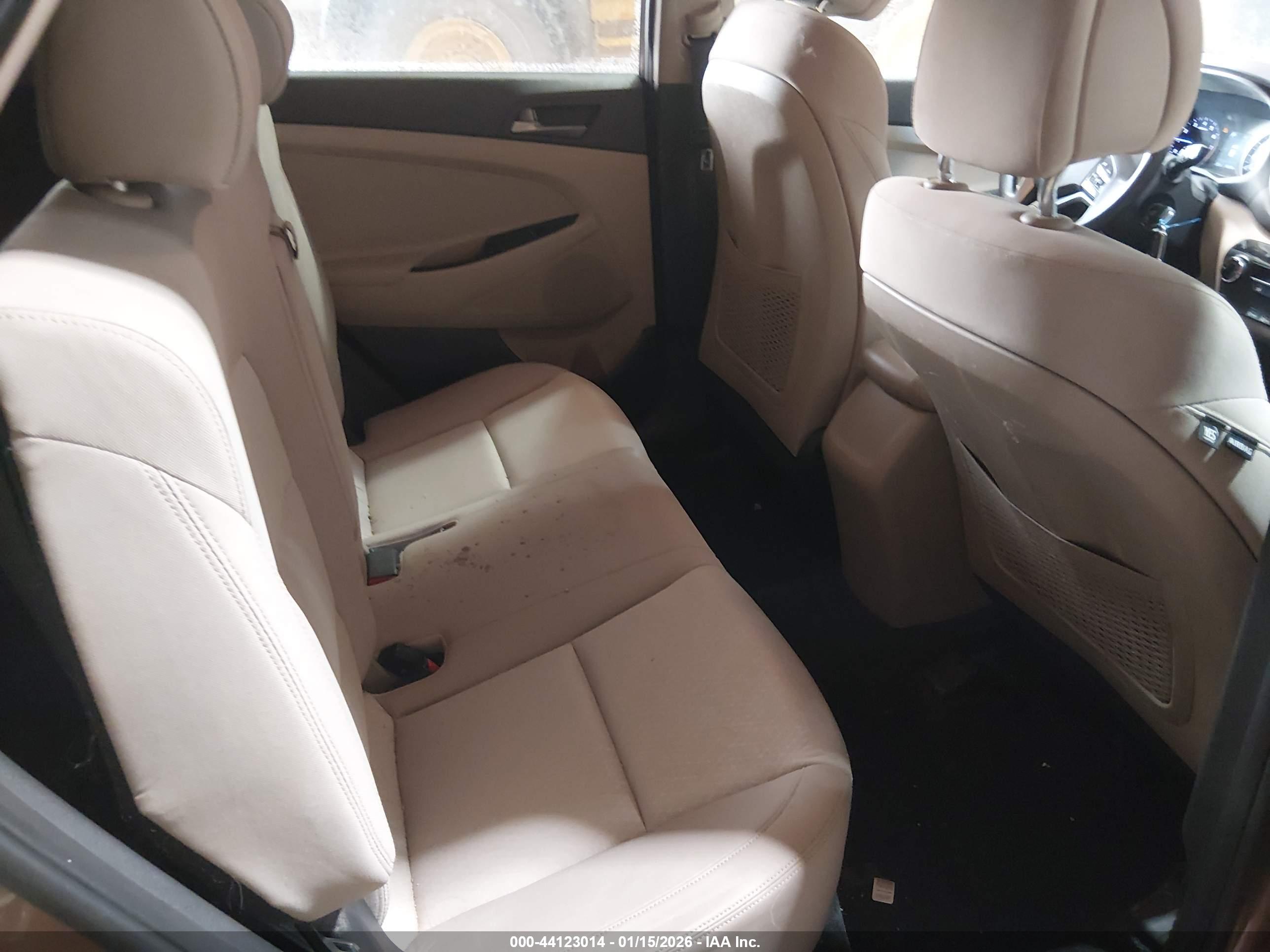 HYUNDAI TUCSON image 8
