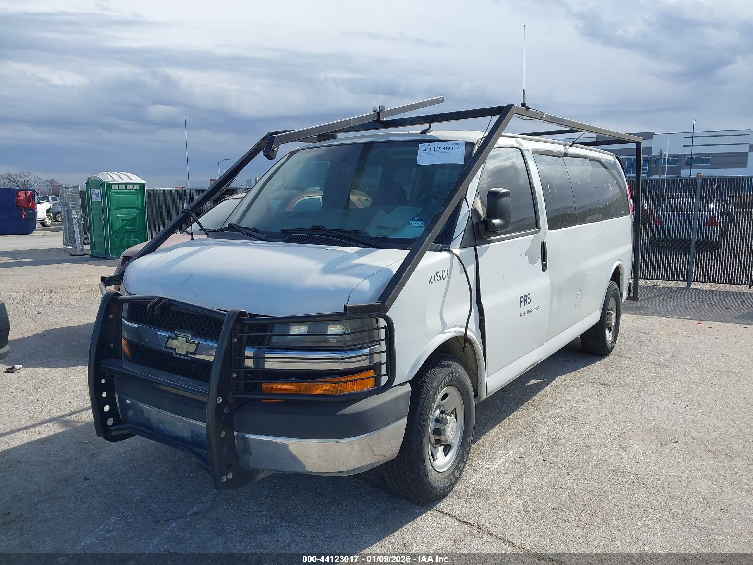 CHEVROLET EXPRESS image 2