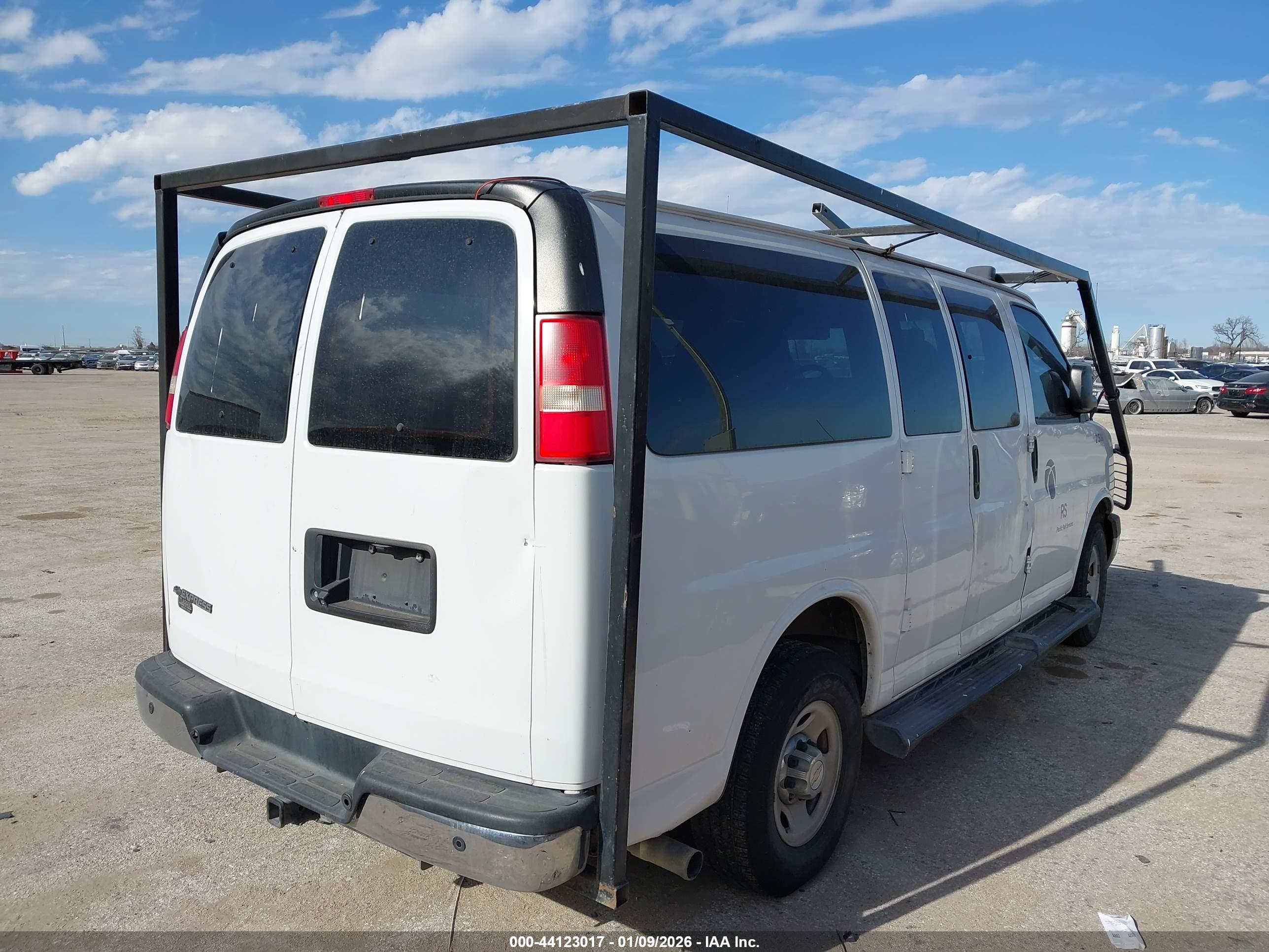CHEVROLET EXPRESS image 4