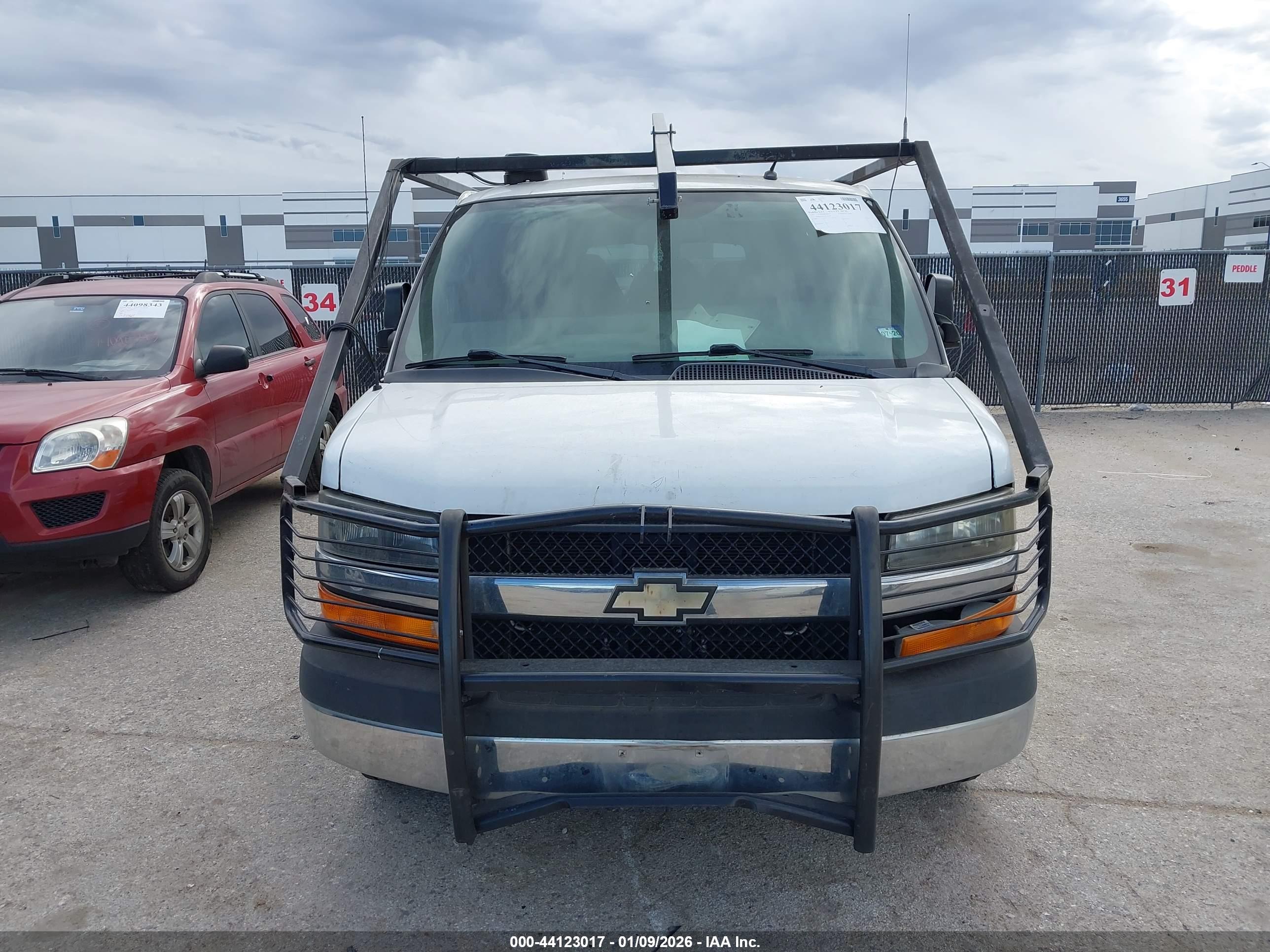 CHEVROLET EXPRESS image 6