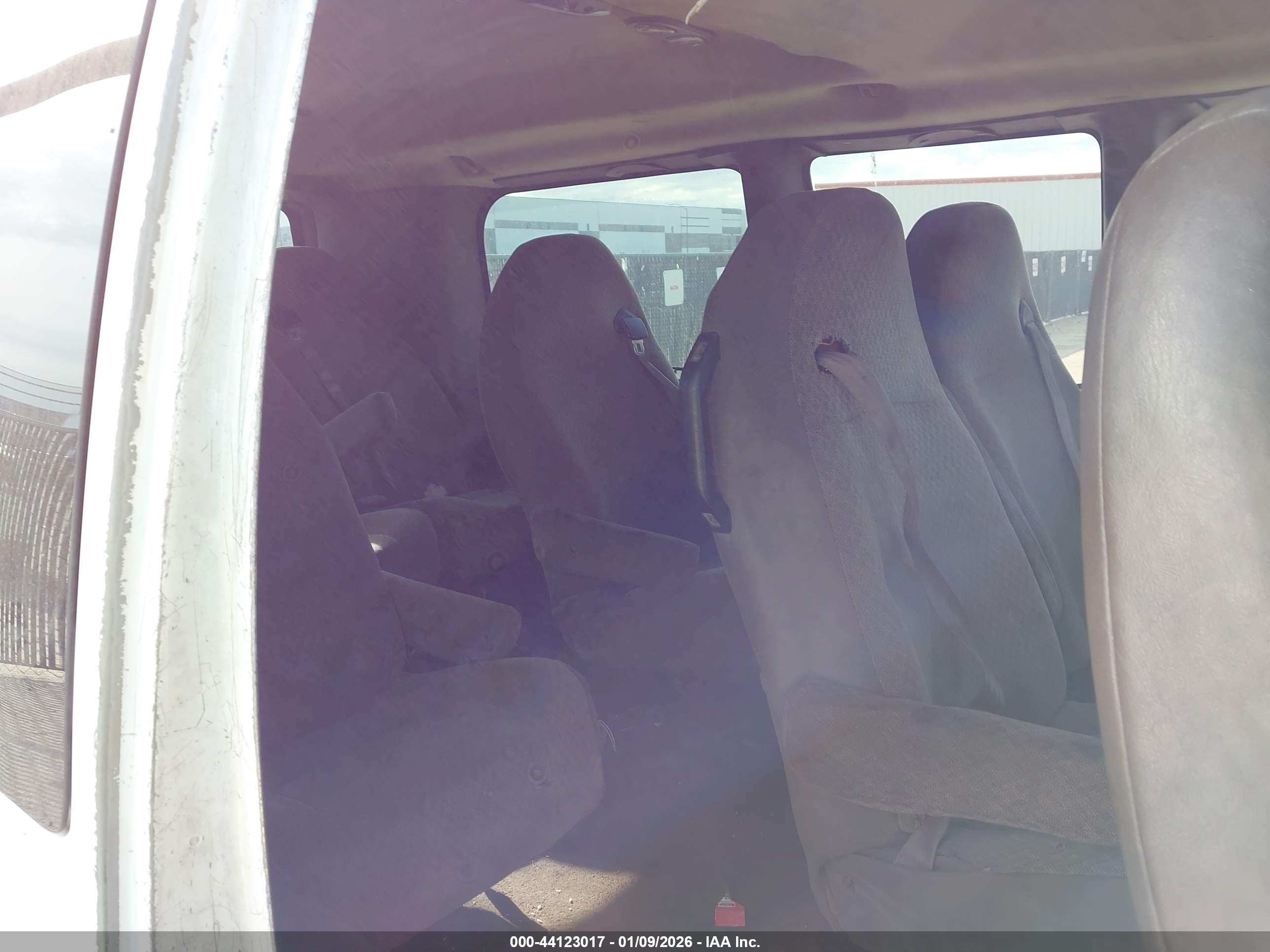 CHEVROLET EXPRESS image 8