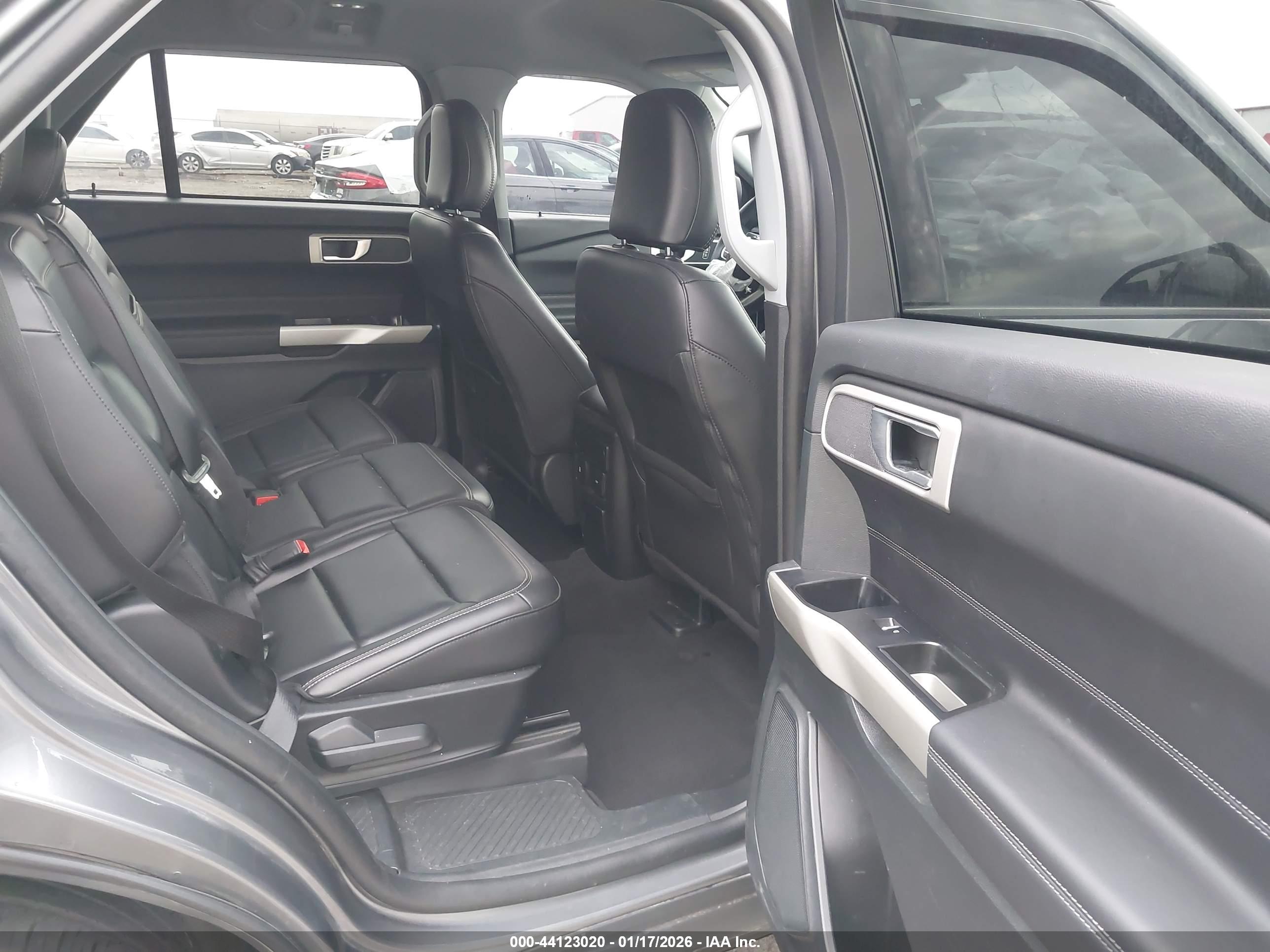 FORD EXPLORER image 8