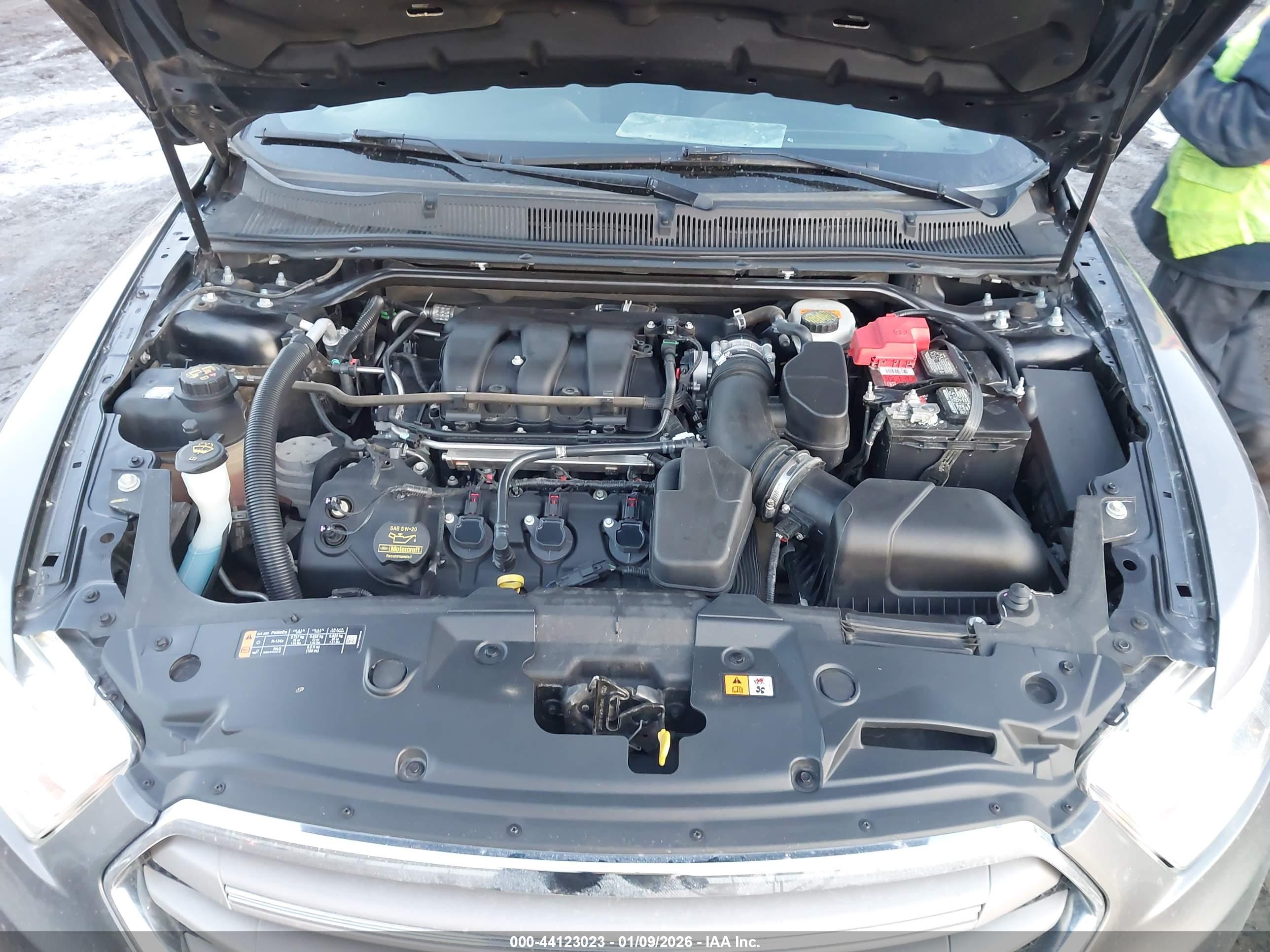 FORD TAURUS image 10