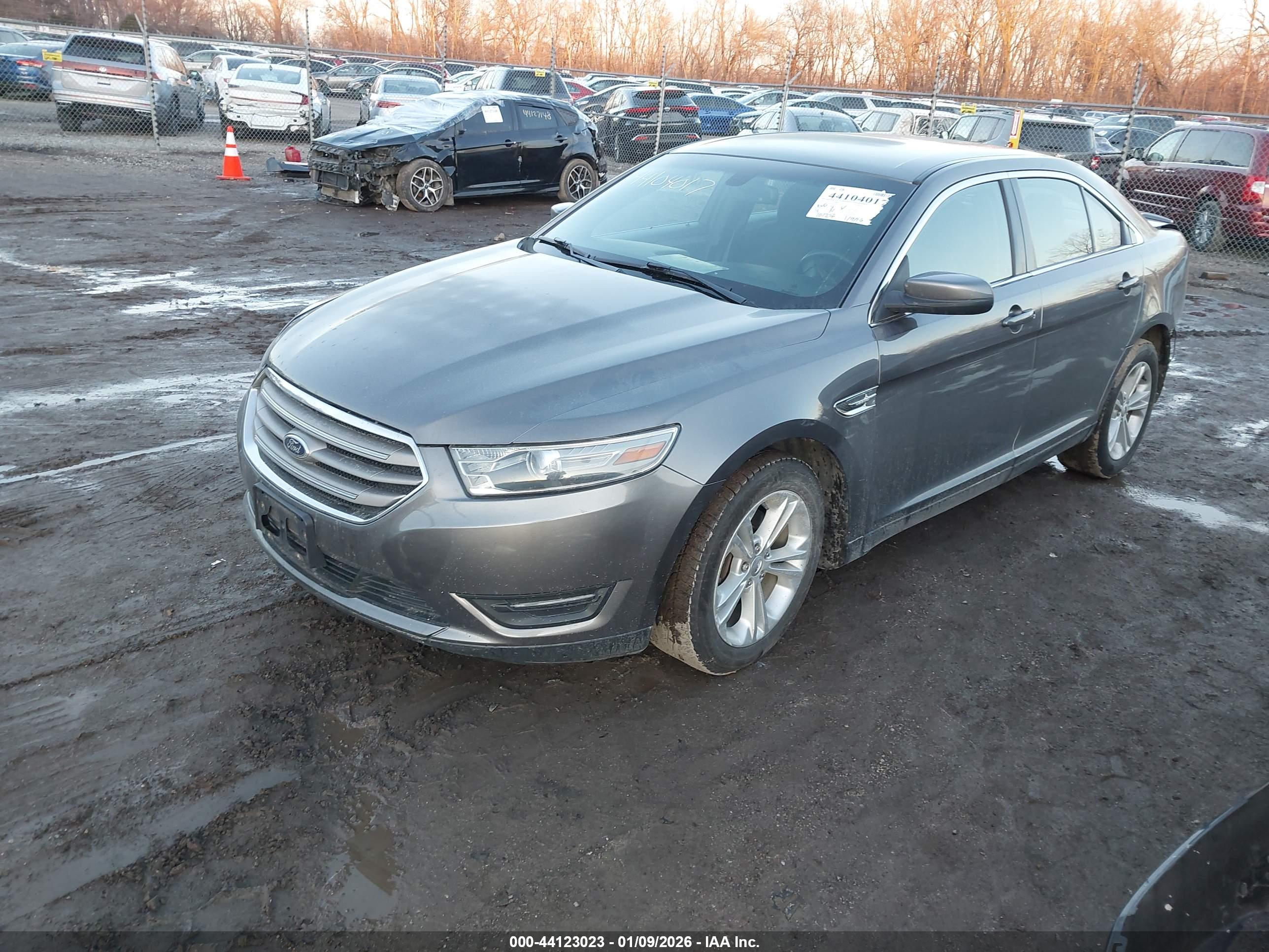 FORD TAURUS image 2