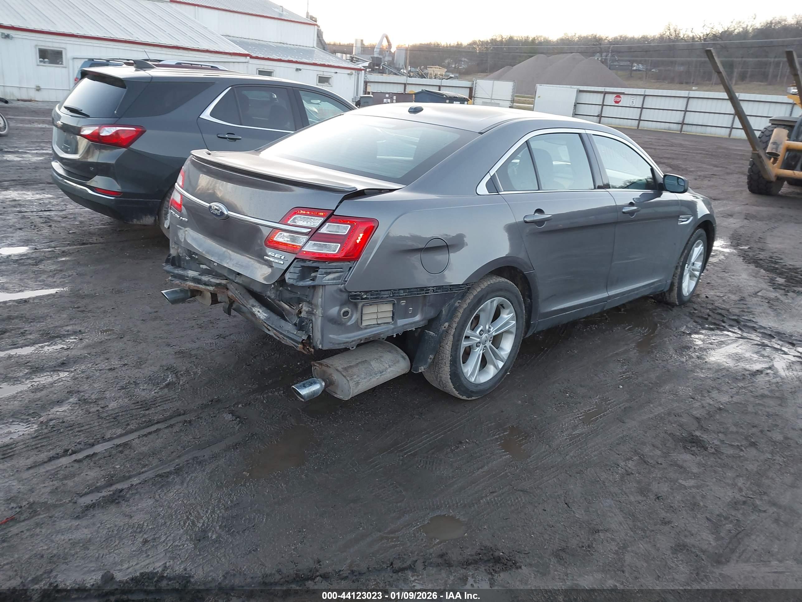 FORD TAURUS image 4