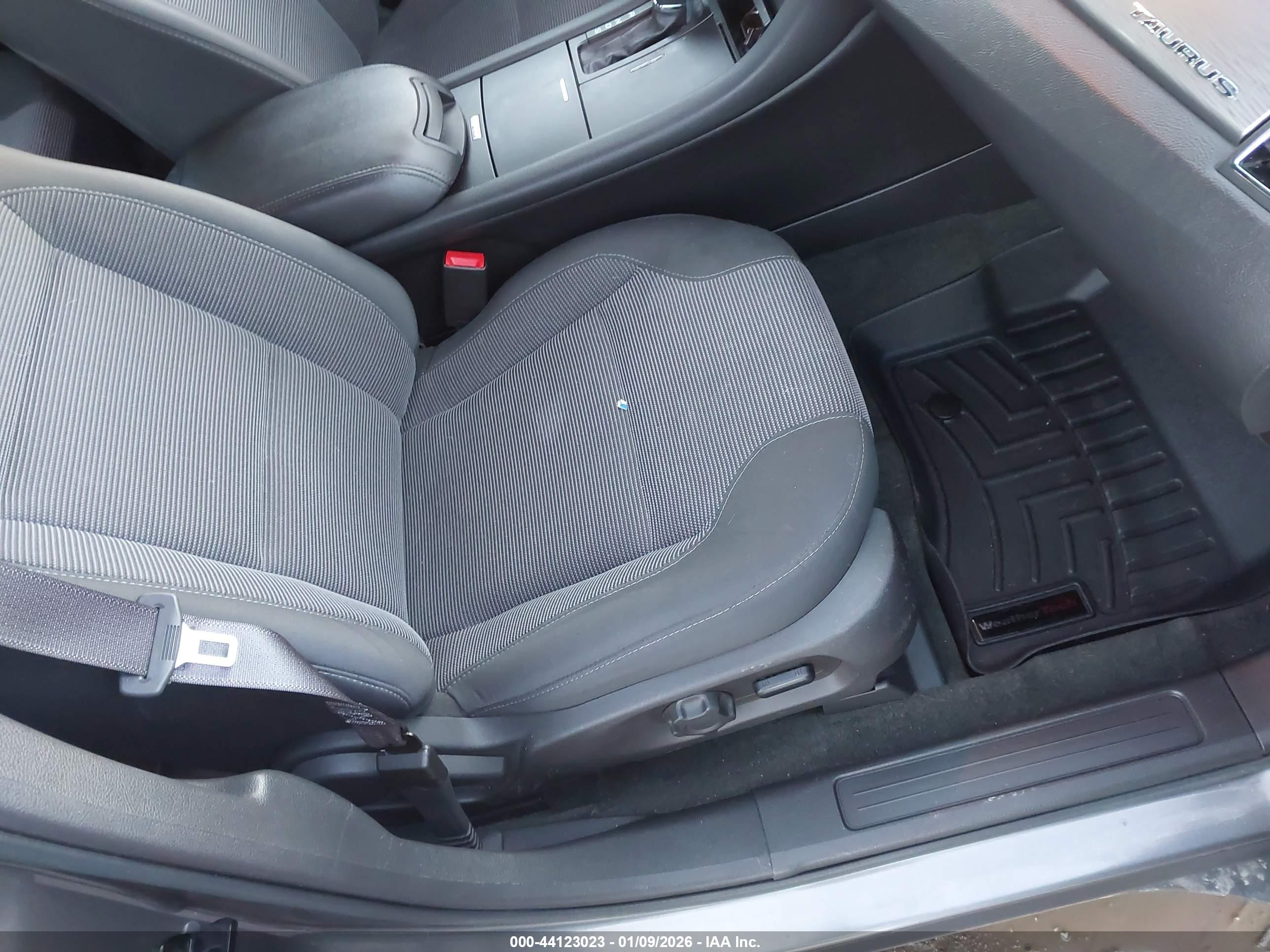 FORD TAURUS image 5