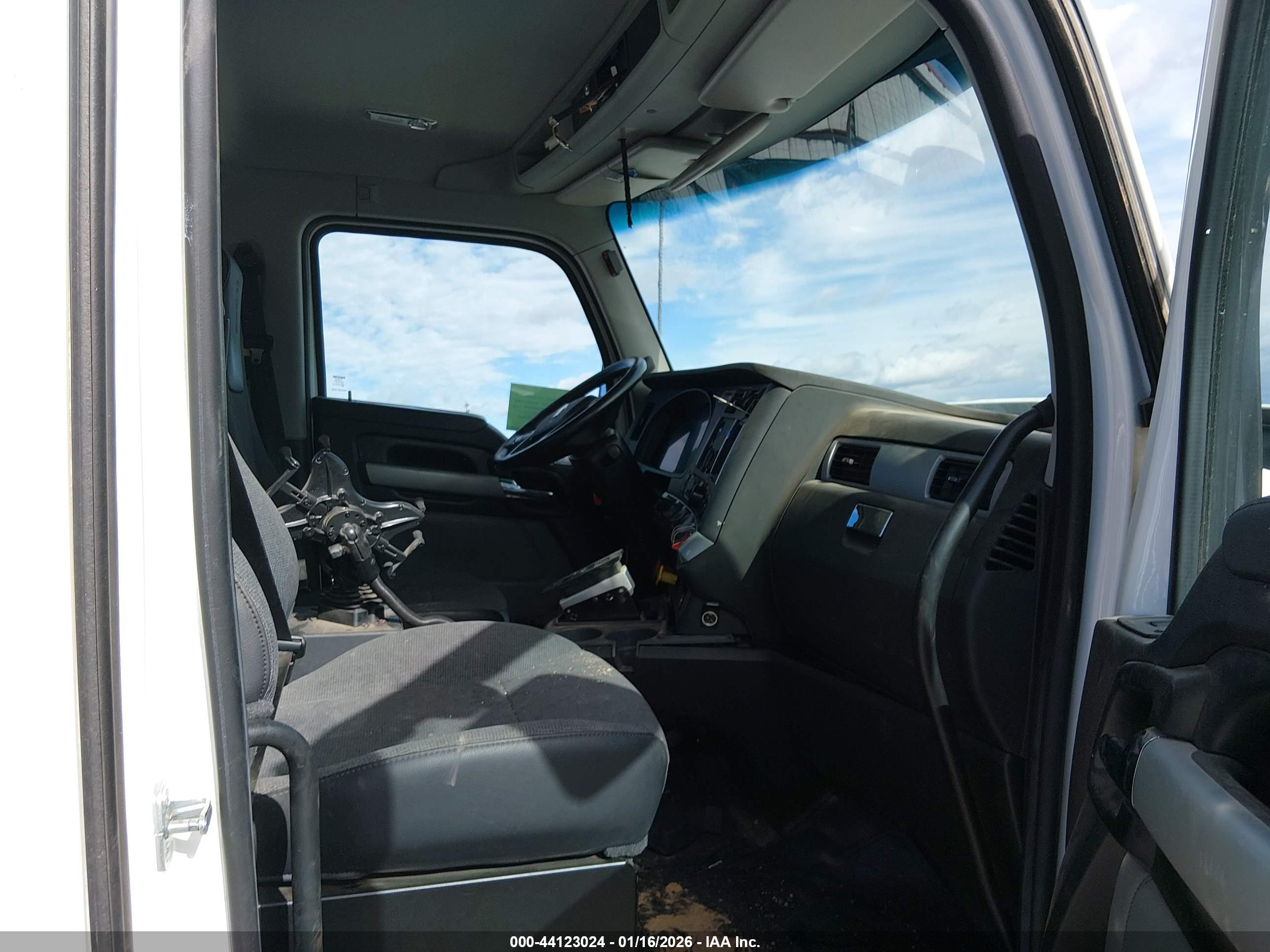 KENWORTH T880 image 8