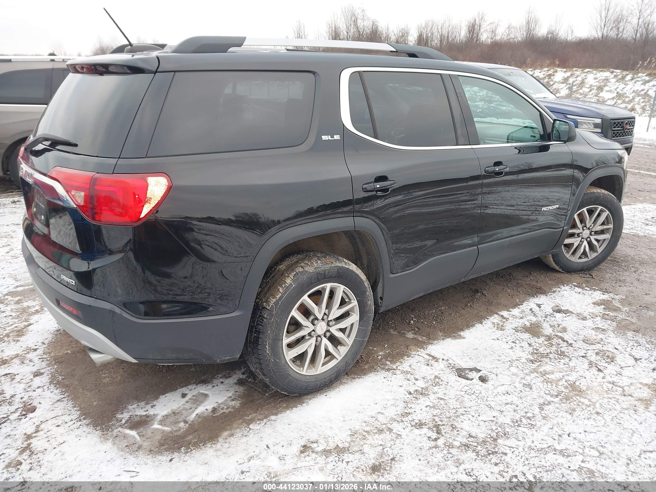 GMC ACADIA image 4