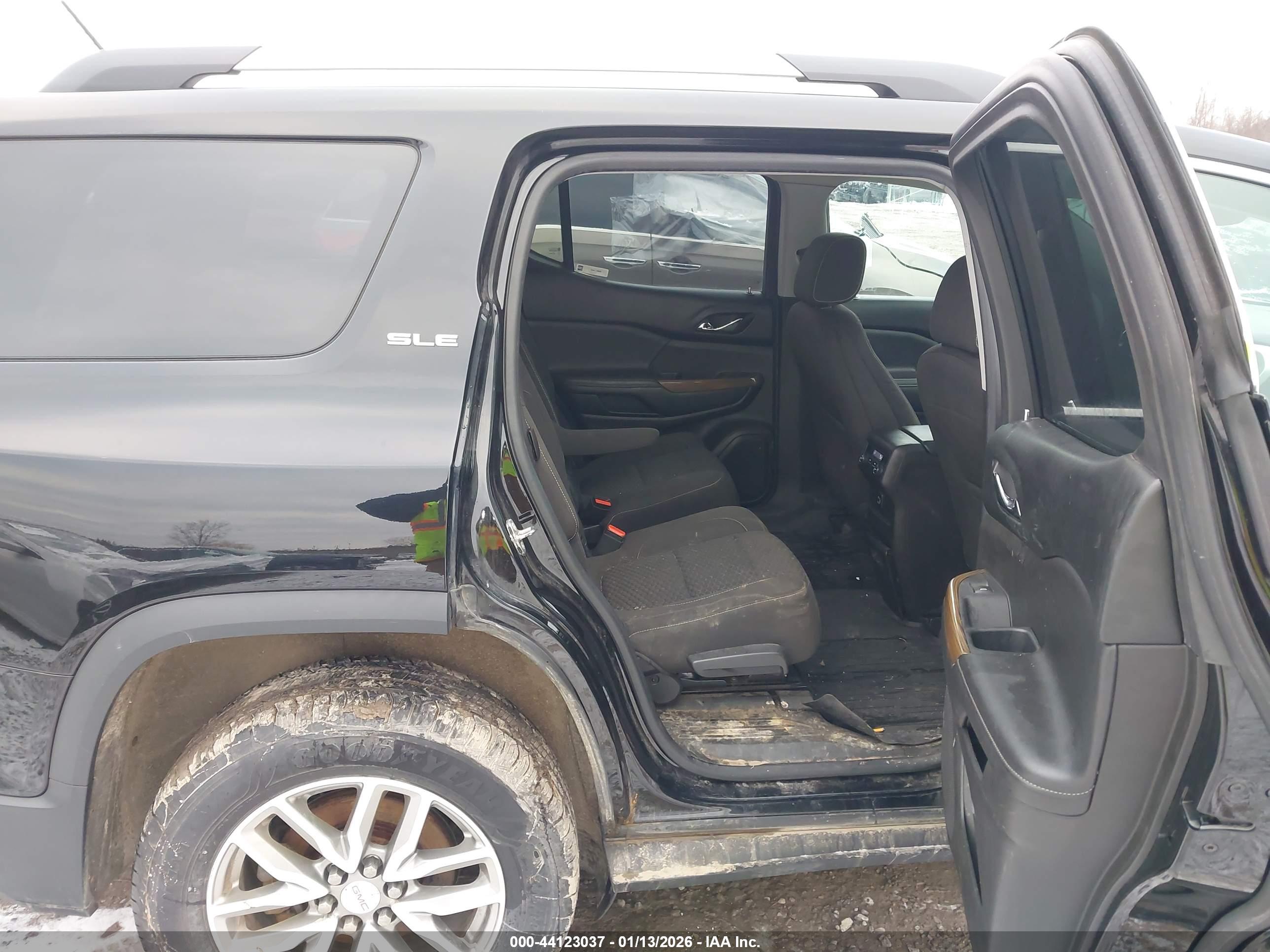 GMC ACADIA image 8