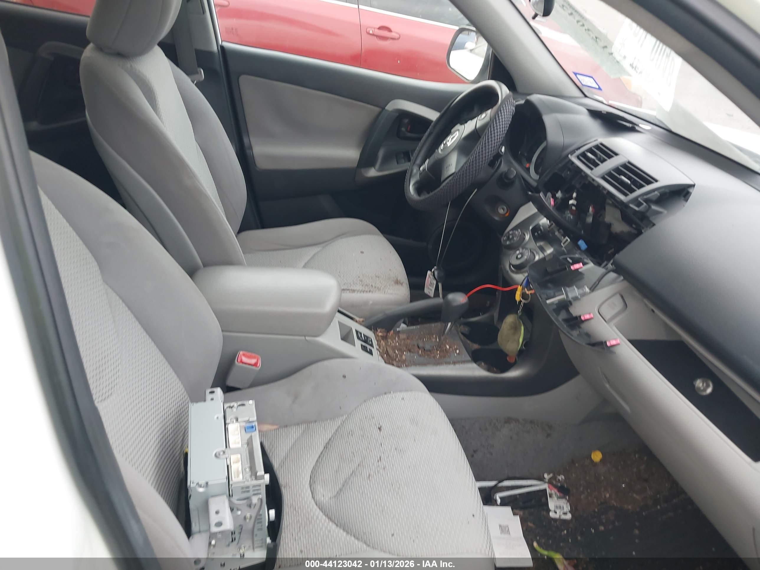 TOYOTA RAV4 image 5