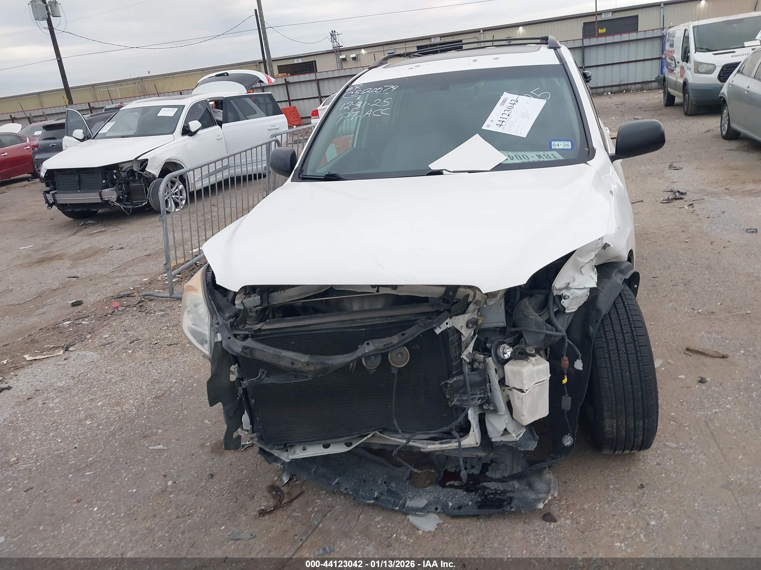 TOYOTA RAV4 image 6