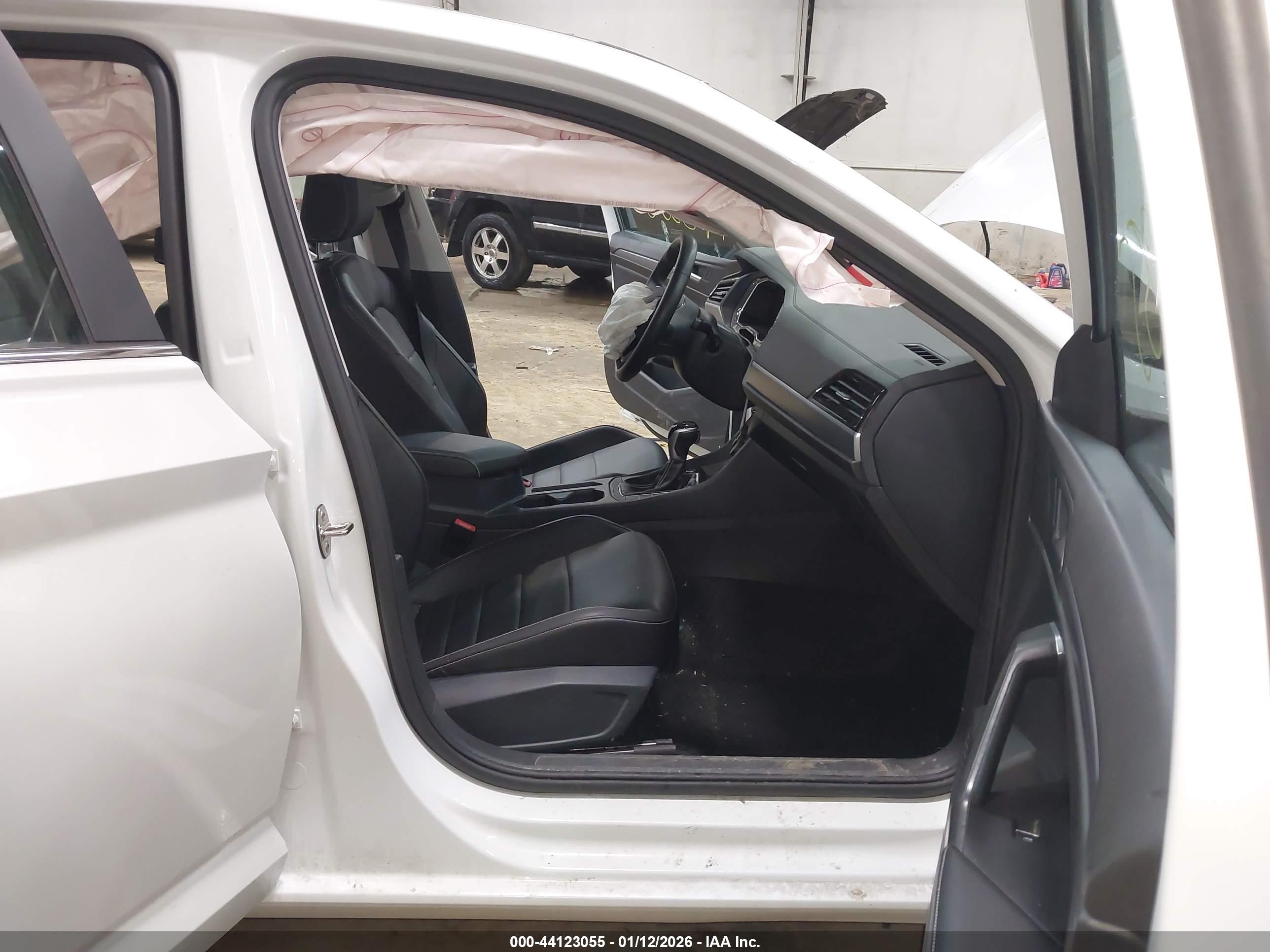 VOLKSWAGEN JETTA image 5