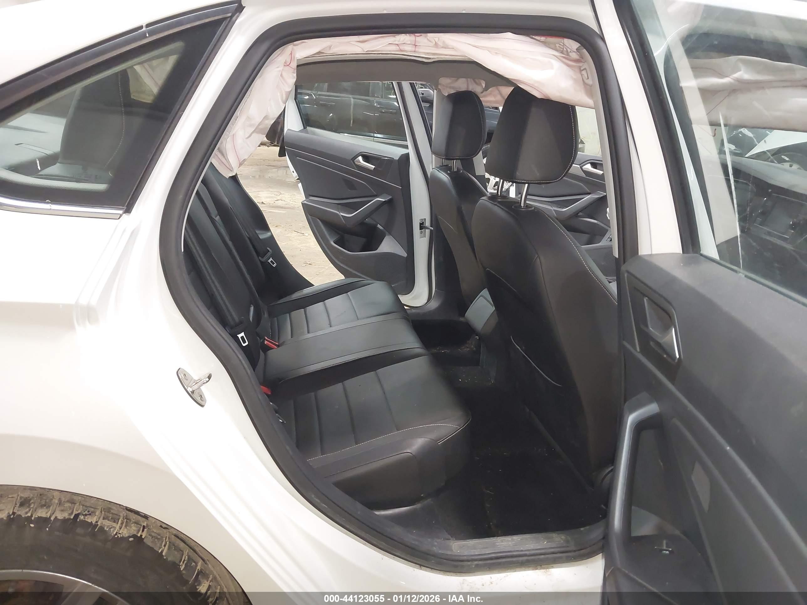 VOLKSWAGEN JETTA image 8