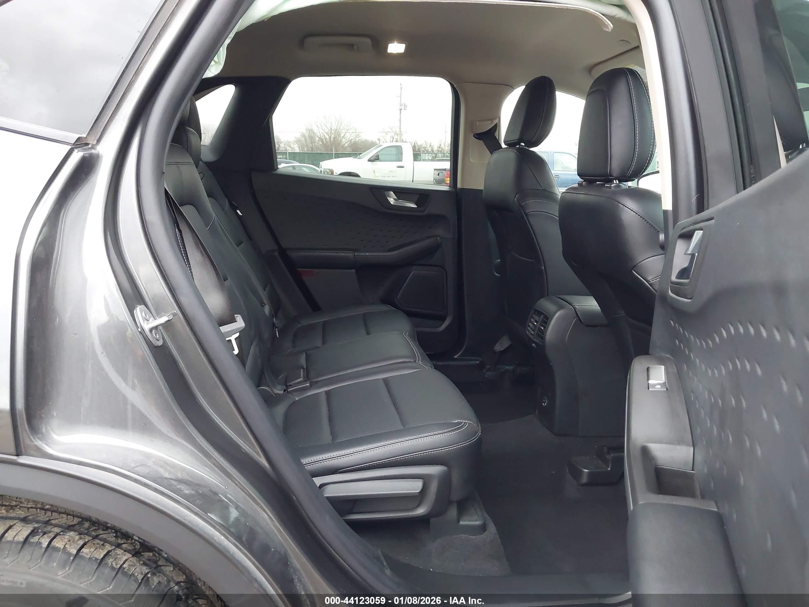FORD ESCAPE image 8