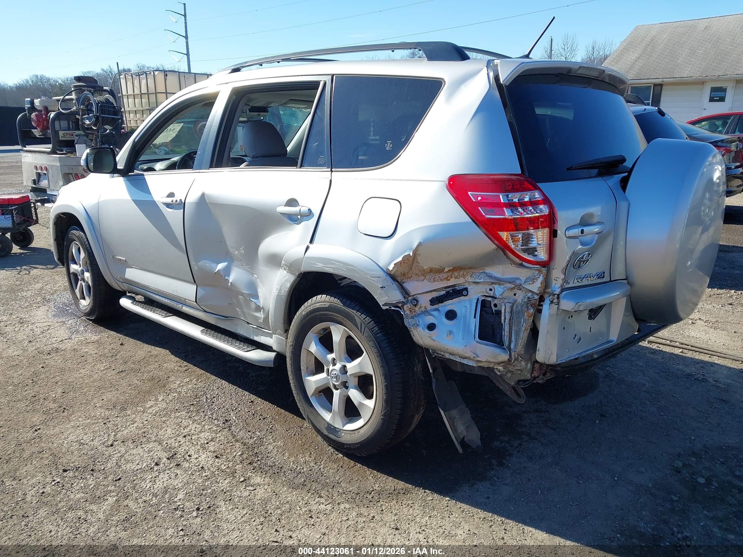 TOYOTA RAV4 image 3