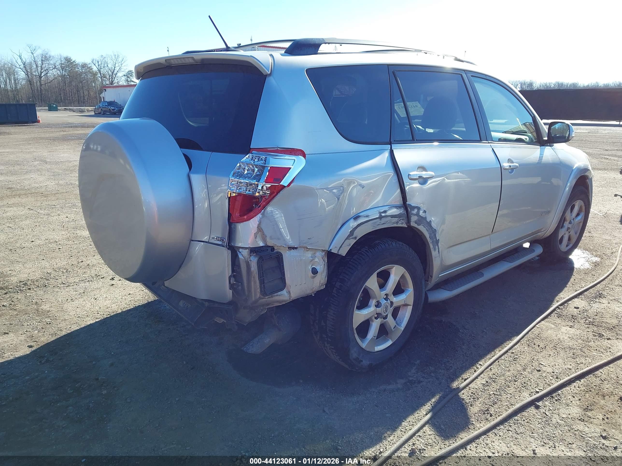 TOYOTA RAV4 image 4