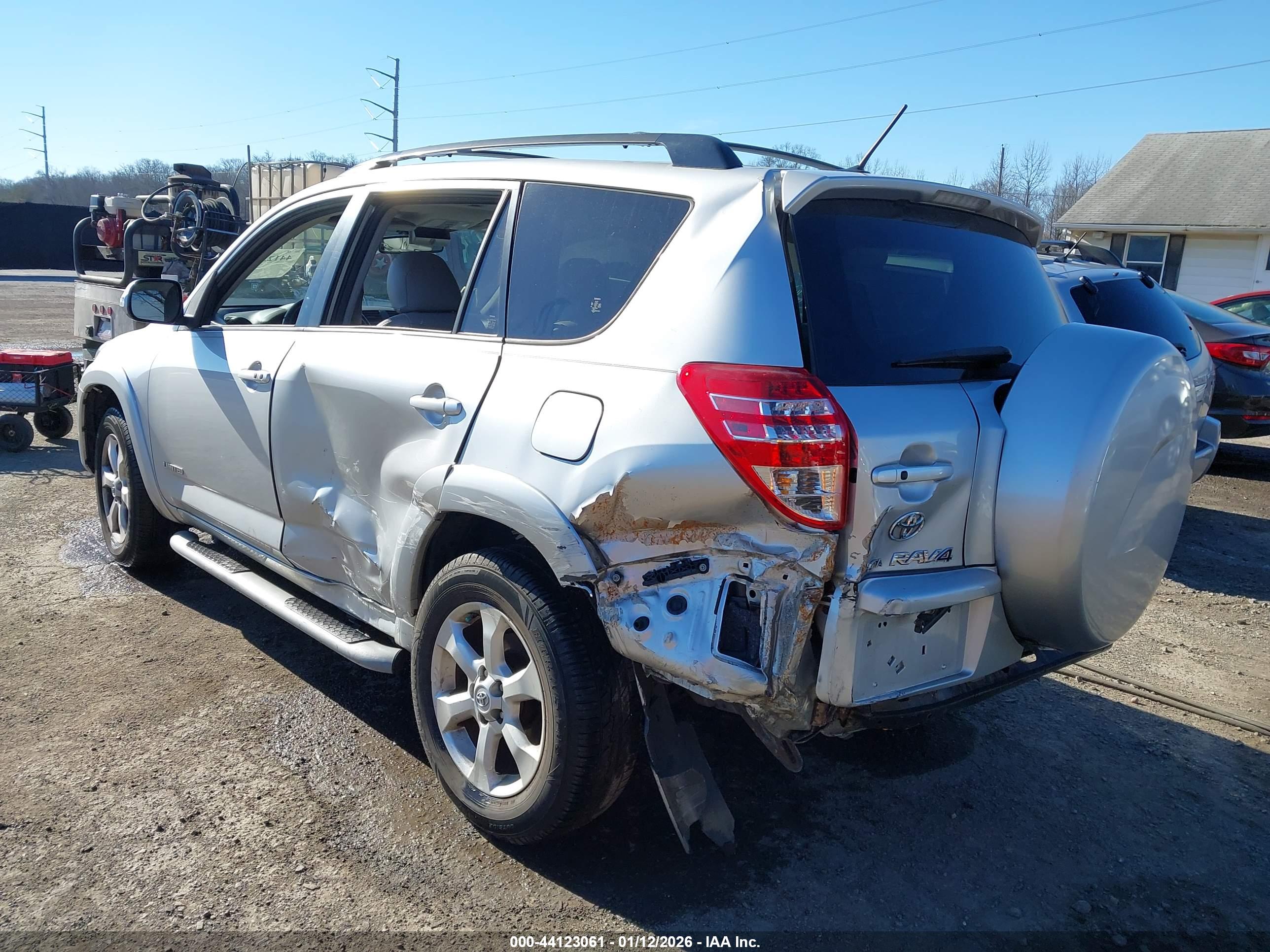 TOYOTA RAV4 image 6