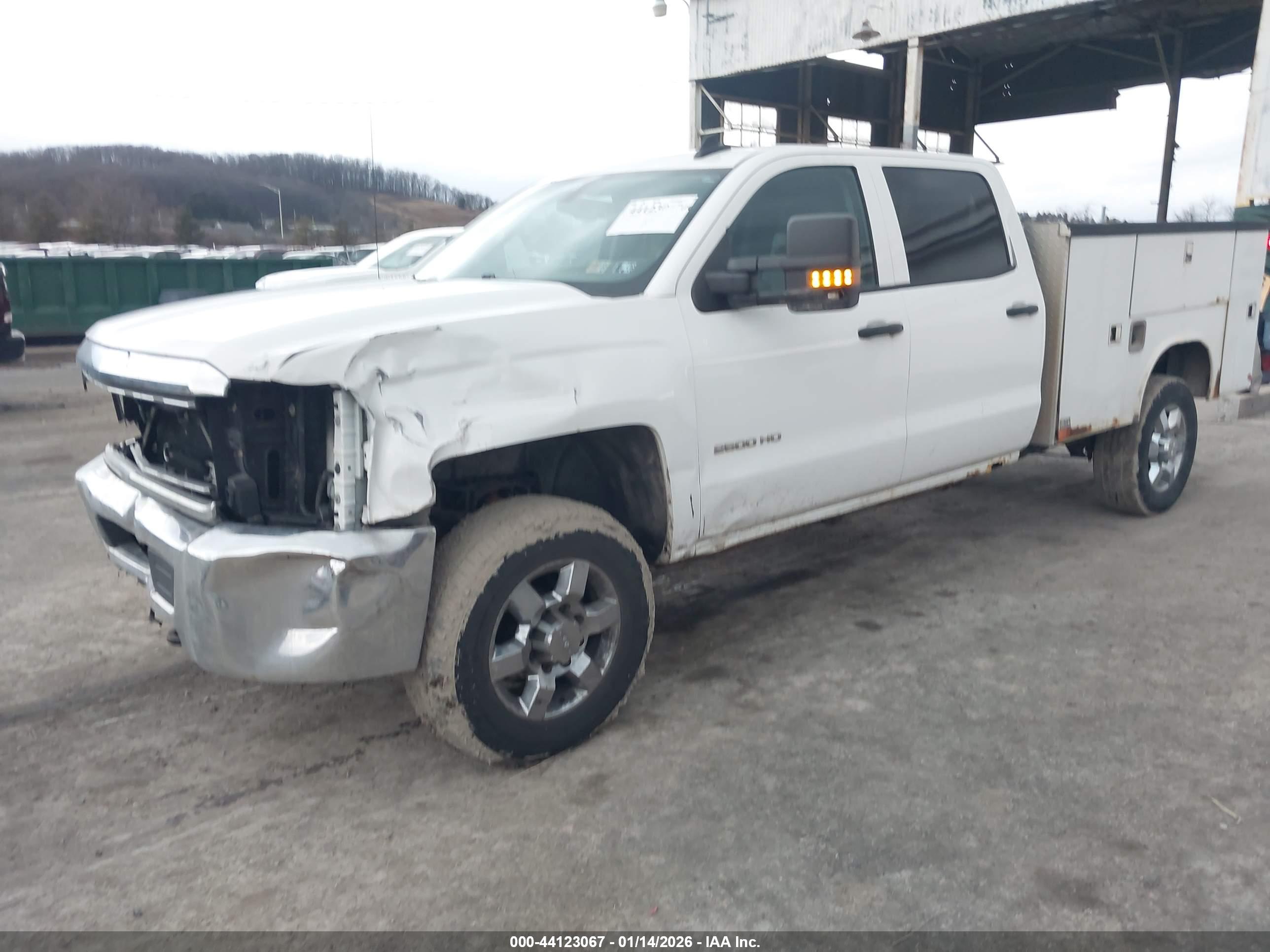 CHEVROLET SILVERADO image 2