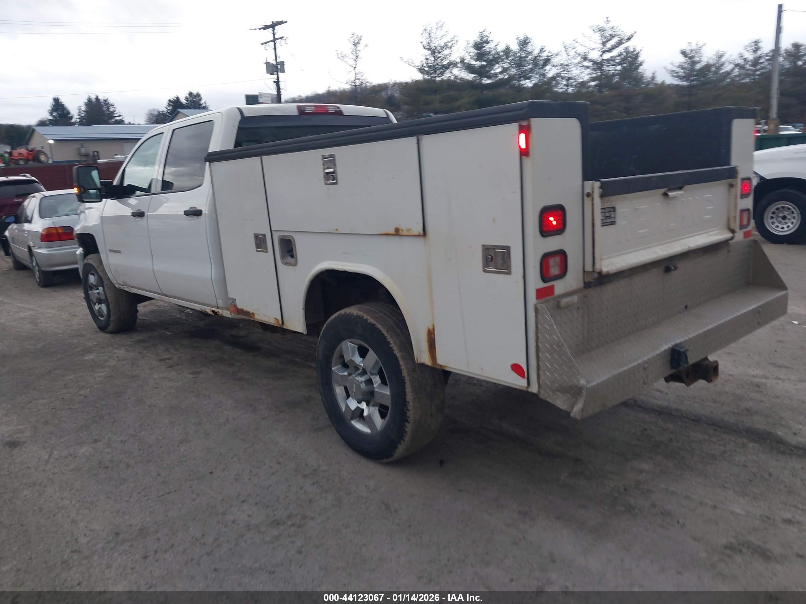 CHEVROLET SILVERADO image 3