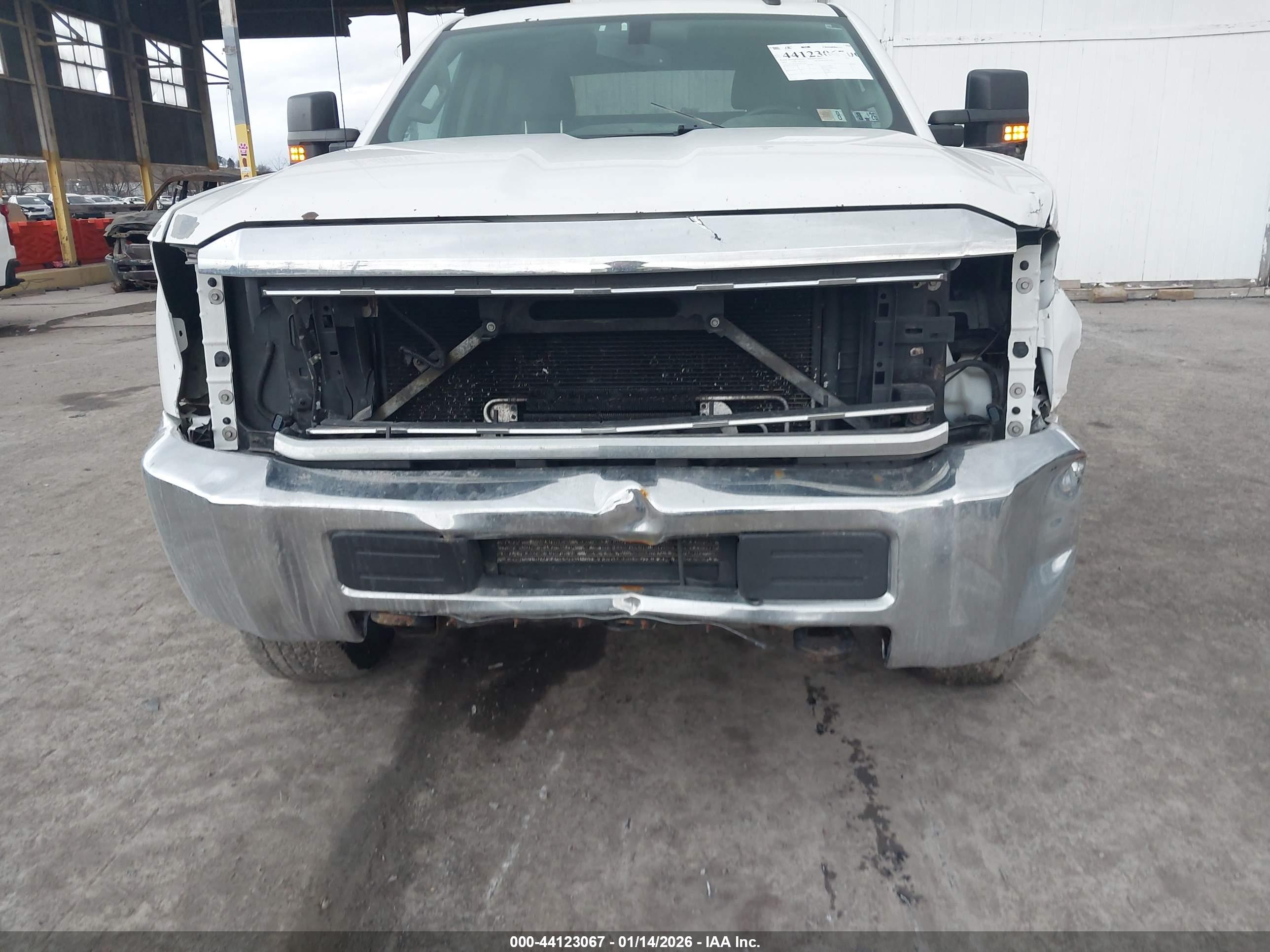 CHEVROLET SILVERADO image 6