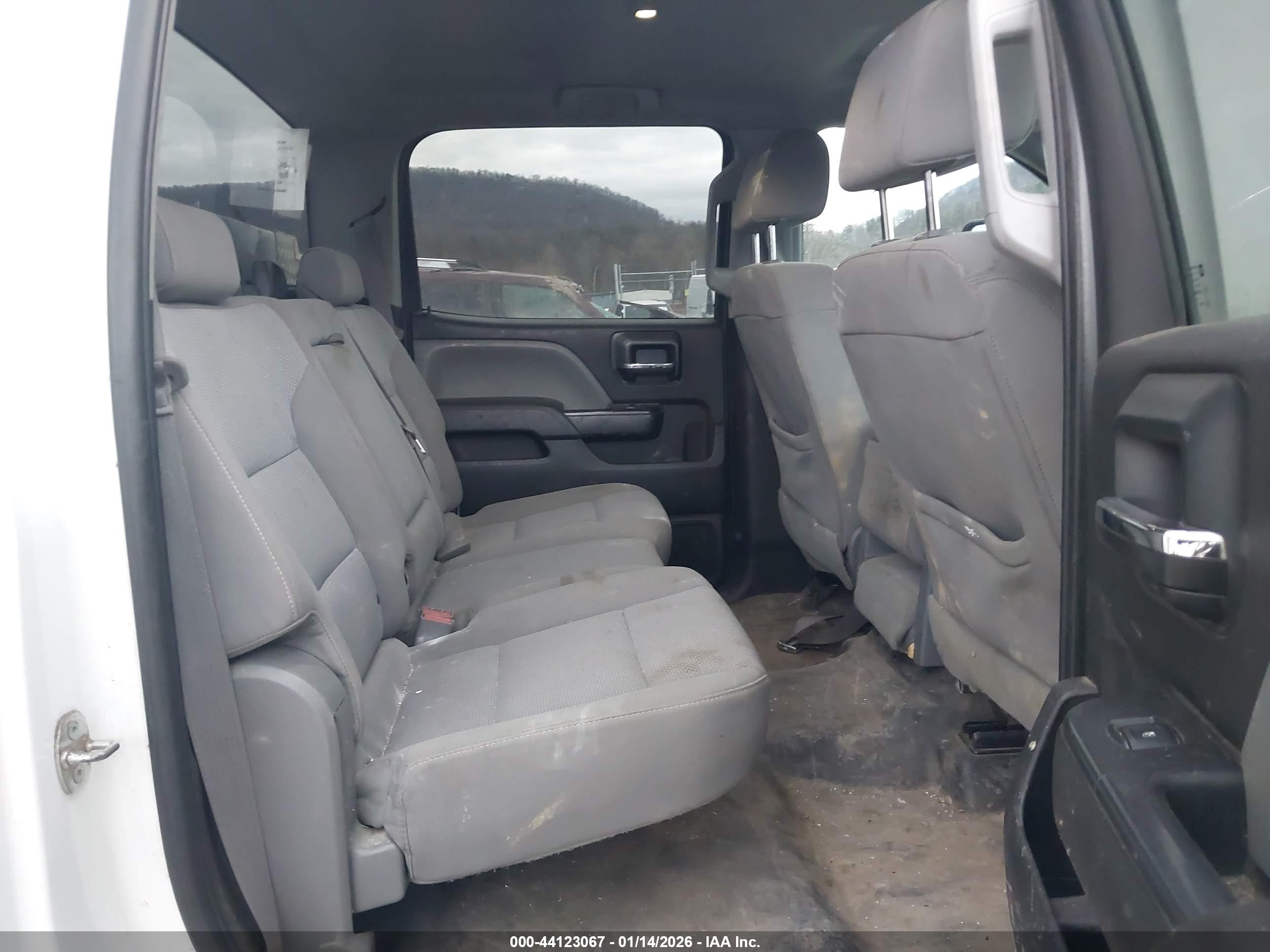 CHEVROLET SILVERADO image 8