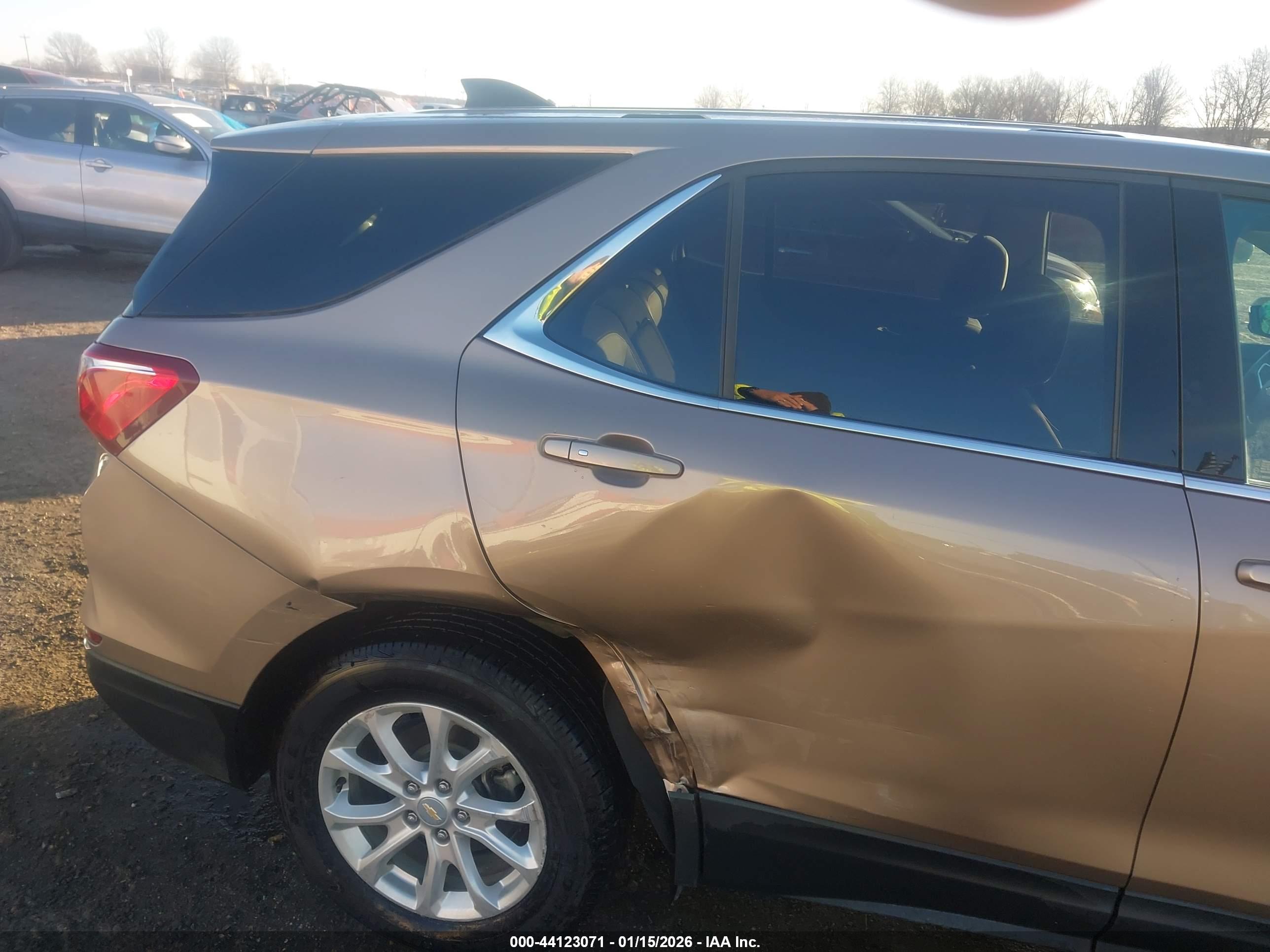 CHEVROLET EQUINOX image 6