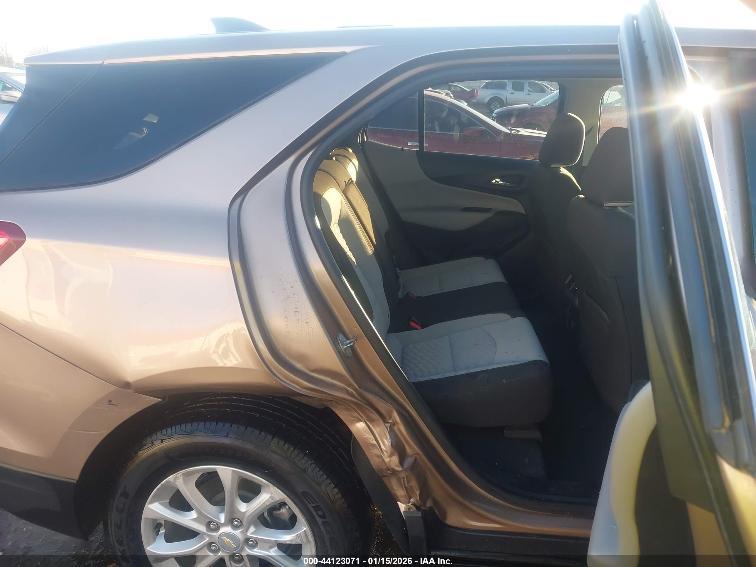 CHEVROLET EQUINOX image 8