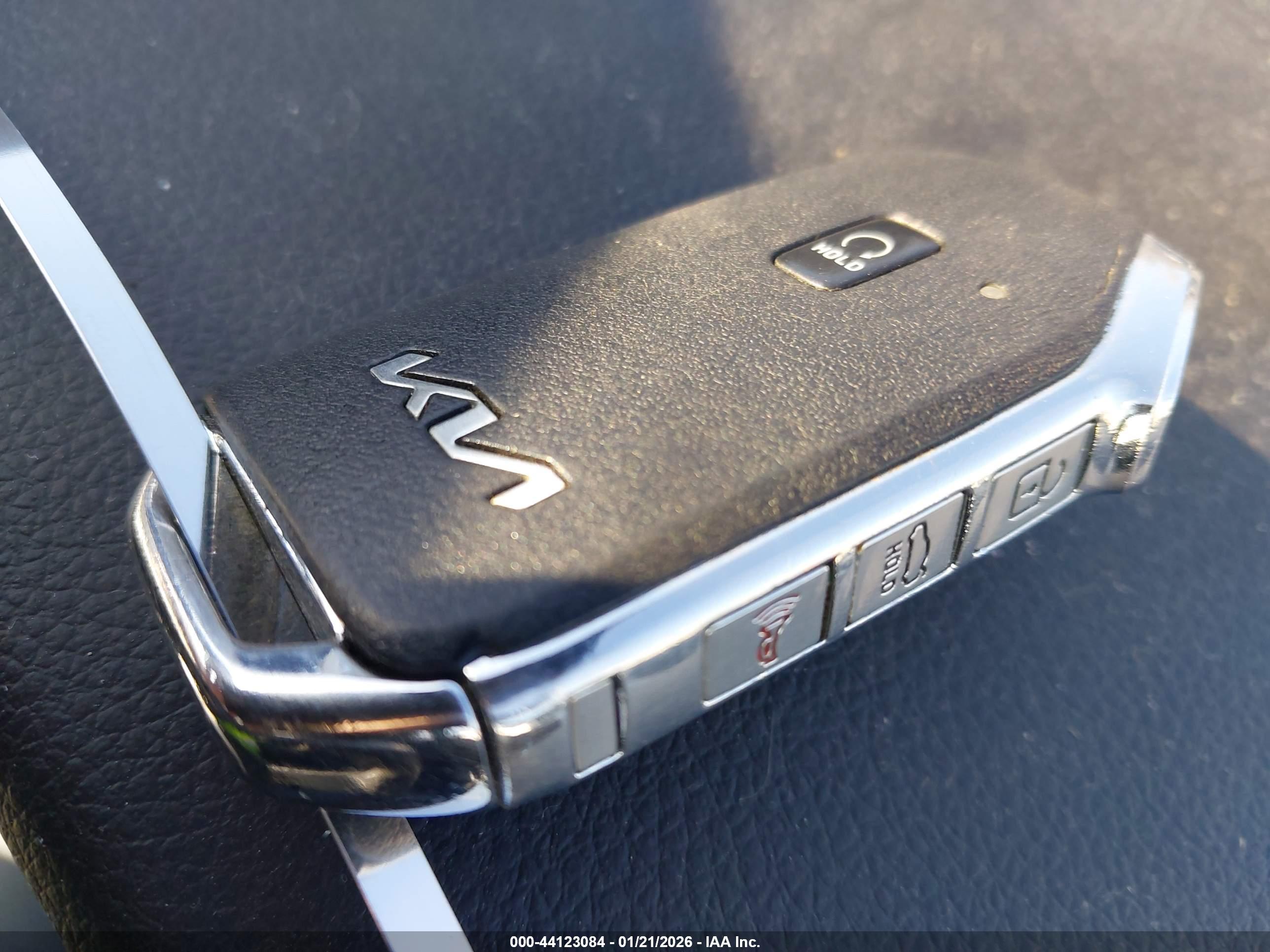 KIA K5 image 11